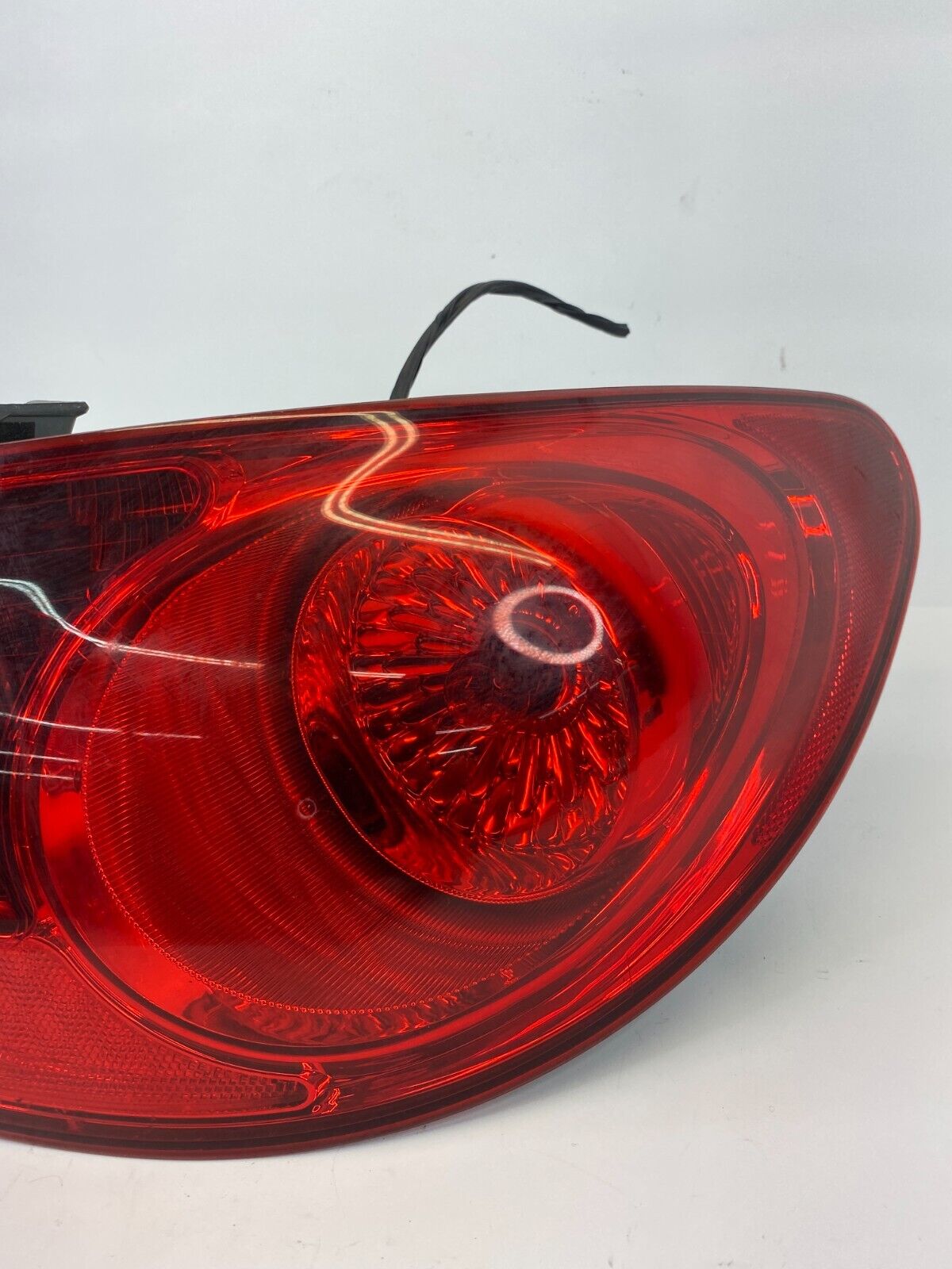 2007-2010 Hyundai Elantra Sedan Right Passenger Taillight Tail Lamp Light Outer