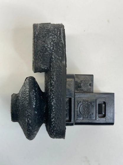 07-12 VERSA 08-11 NISSAN ROGUE FRONT RIGHT DOOR COURTESY LIGHT AJAR JAMB SWITCH