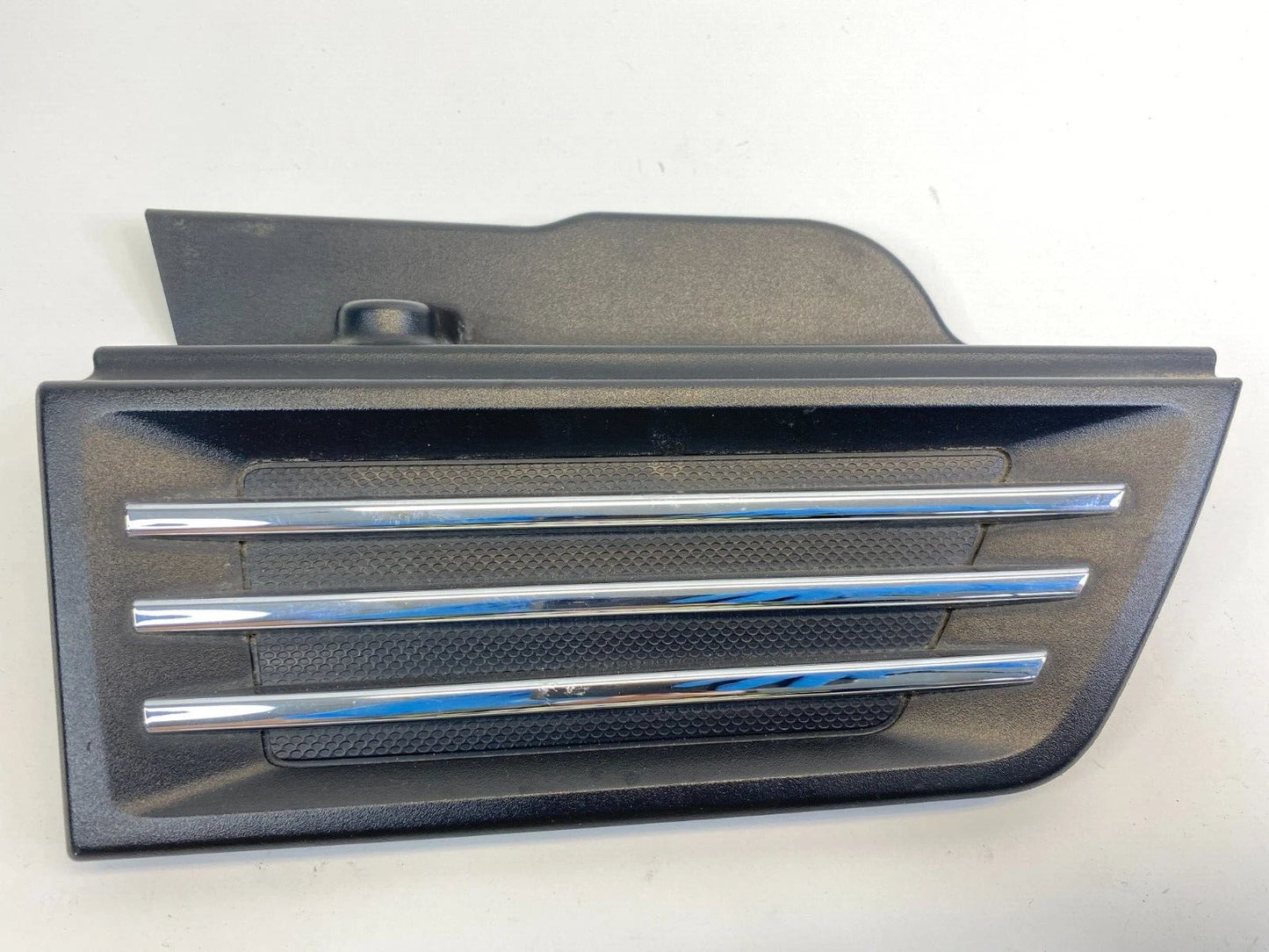 2007-2011 DODGE NITRO FRONT RIGHT EXTERIOR FENDER GRILLE TRIM MOLDING 55157164AE