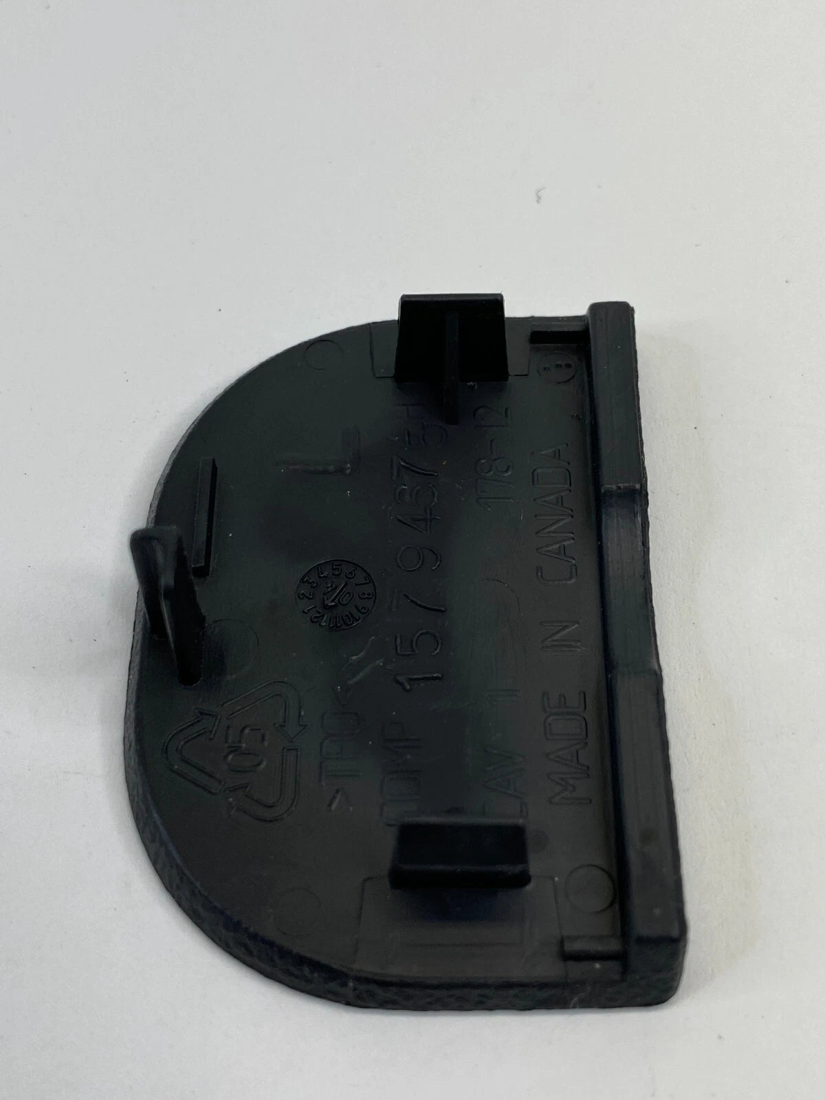 2005-2009 CHEVROLET EQUINOX DASH LEFT SIDE BOLT SCREW COVER BEZEL TRIM 15794675