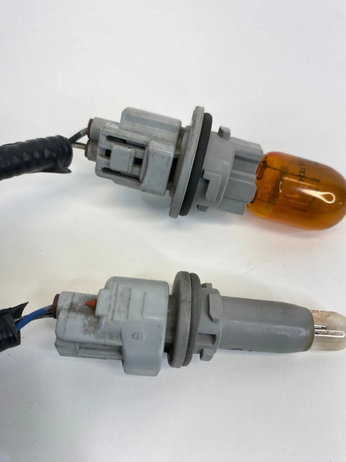 2007-2009 LEXUS RX350 FRONT LEFT DRIVER TURN SIGNAL HEADLIGHT BULB PIGTAIL