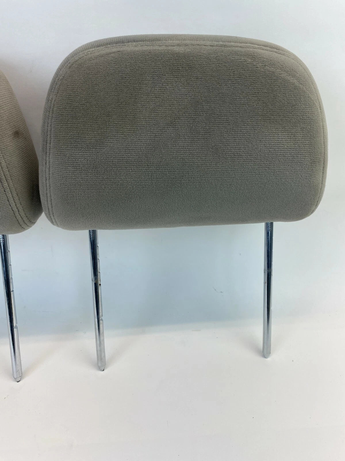2000-2005 CHEVROLET IMPALA FRONT SEAT HEADREST LEFT & RIGHT HEAD REST PAIR SET