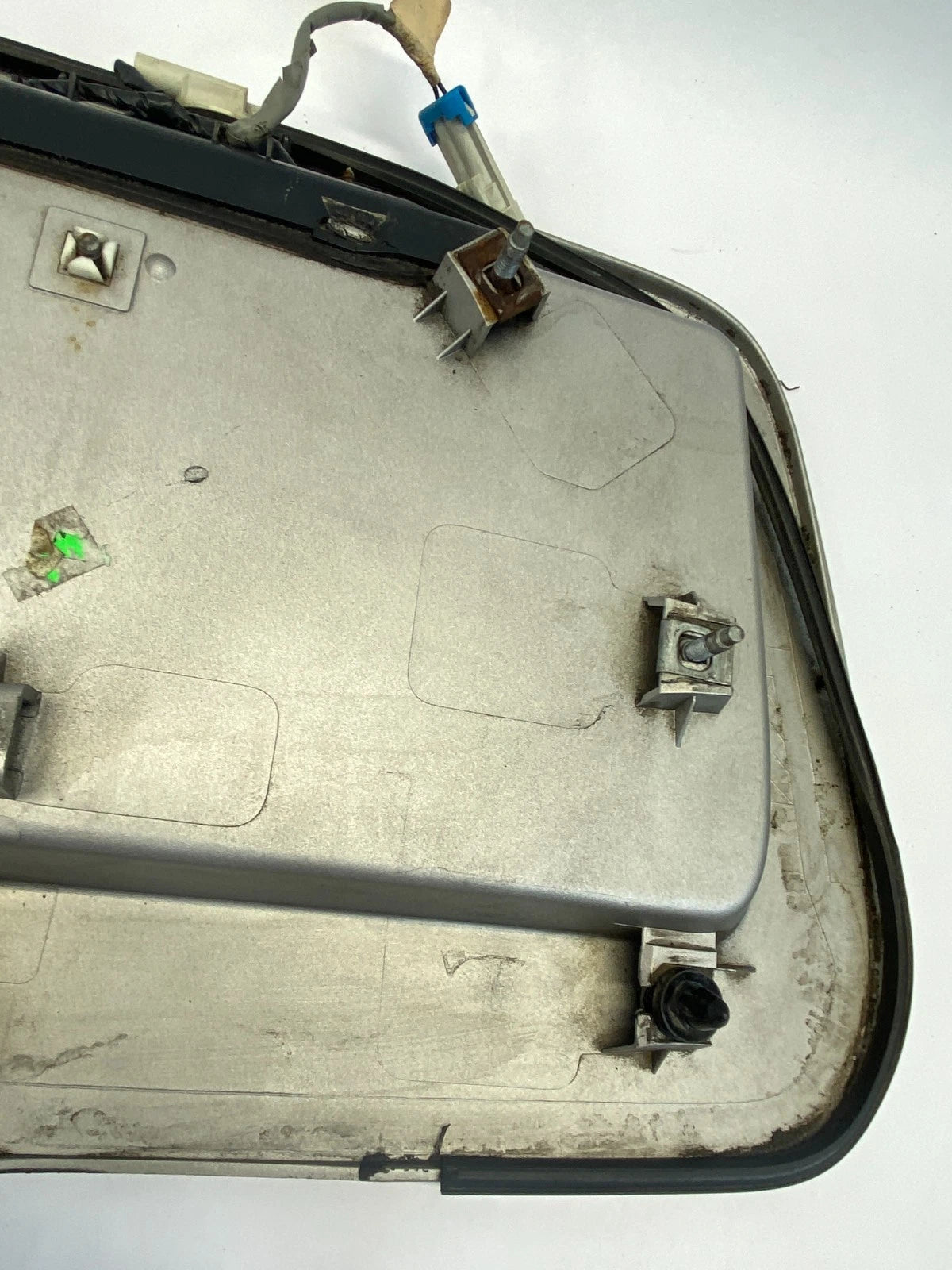 2002-2009 GMC ENVOY TRUNK LID LICENSE PLATE FINISH PANEL MOLDING PLATE 15191412