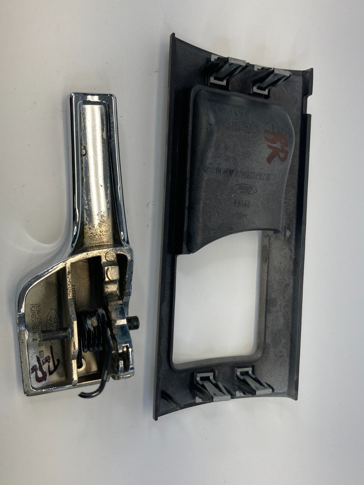 2003-2006 Lincoln Navigator Rear Right Side Inner Door Handle w/ Bezel