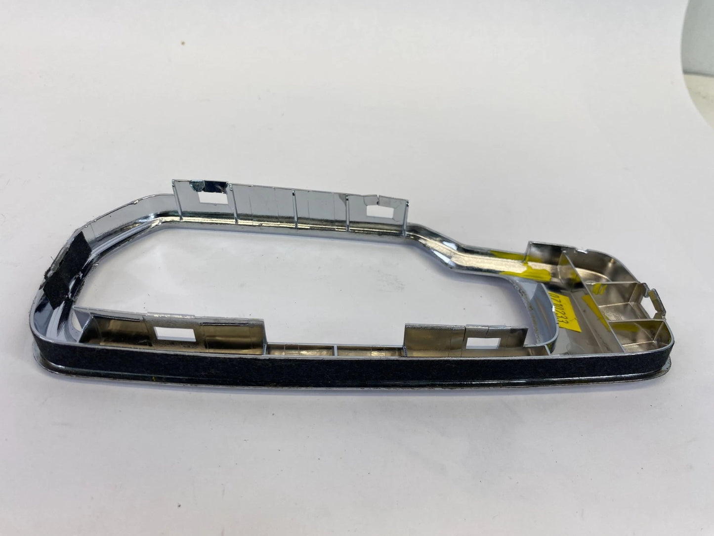 2010-2017 CHEVROLET EQUINOX CENTER CONSOLE SURROUND SHIFTER BEZEL 20885260 OEM