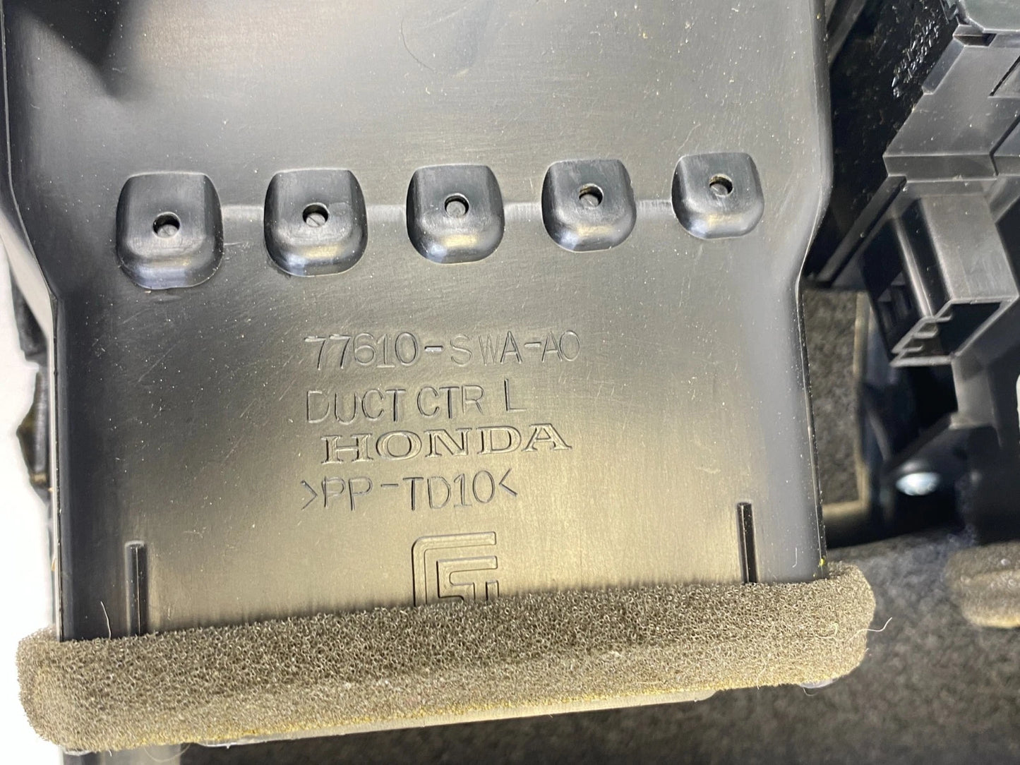 2007-2011 HONDA CR-V DASH CENTER A/C AIR VENT OUTLET DUCT 77610-SWA-A0 OEM
