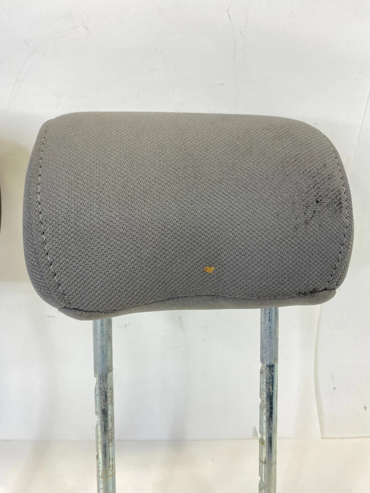 04 05 FORD F-150 REAR CLOTH LEFT & RIGHT SEAT HEADREST HEAD REST SET FLINT OEM