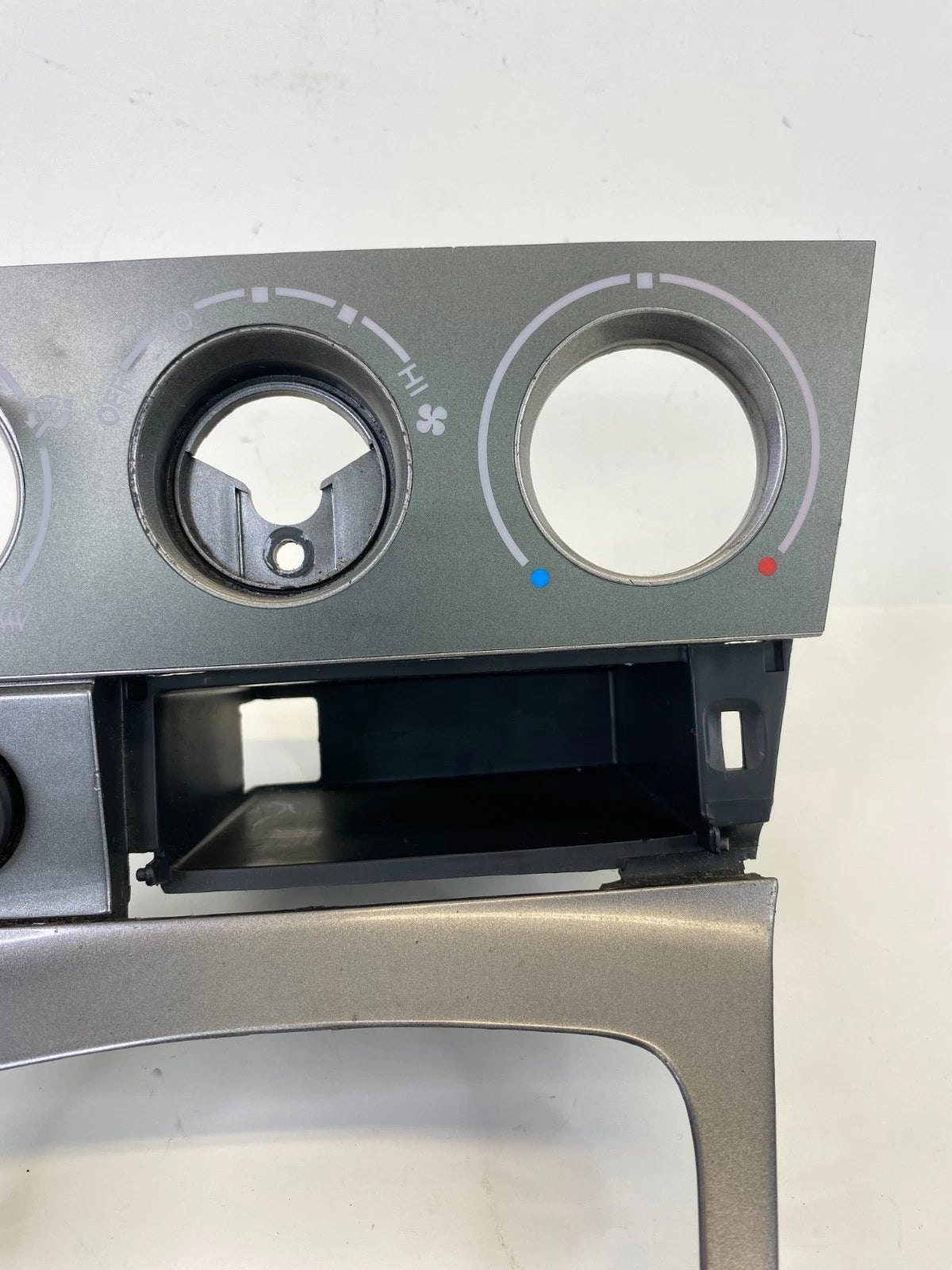 03-08 Pontiac Vibe Shifter Climate Control Trim Bezel w Storage & Power Outlet