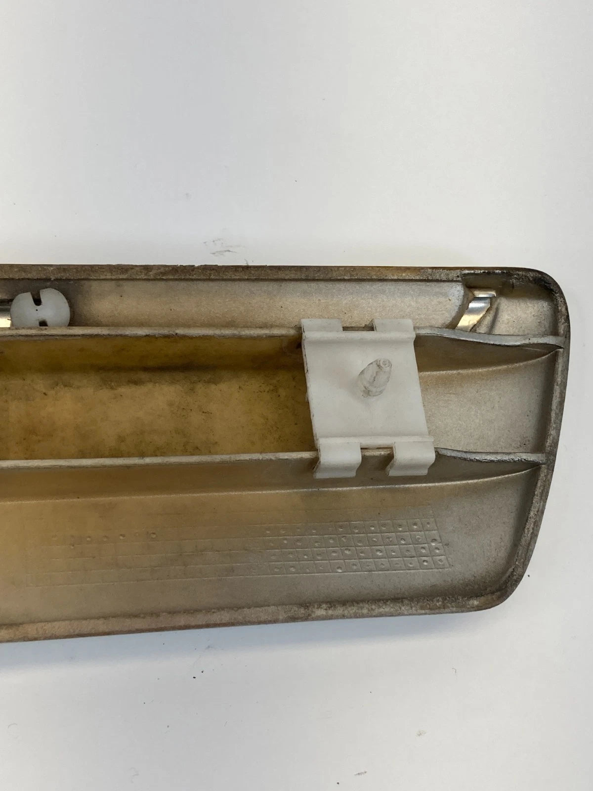 1999 MERCEDES-BENZ E430 FRONT LEFT DRIVER FENDER MOLDING TRIM 2106901562 OEM