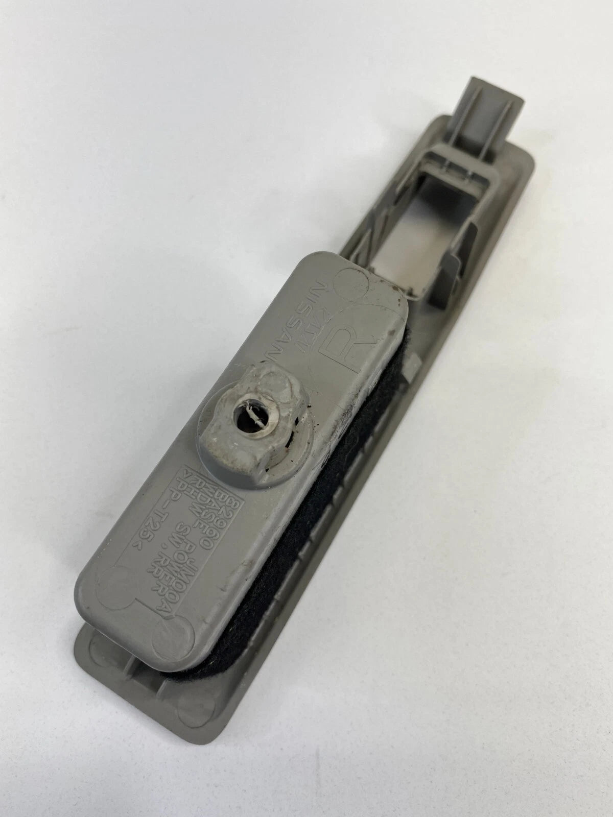 2008-2013 NISSAN ROGUE REAR RIGHT SIDE DOOR WINDOW SWITCH COVER BEZEL 82960JM00A