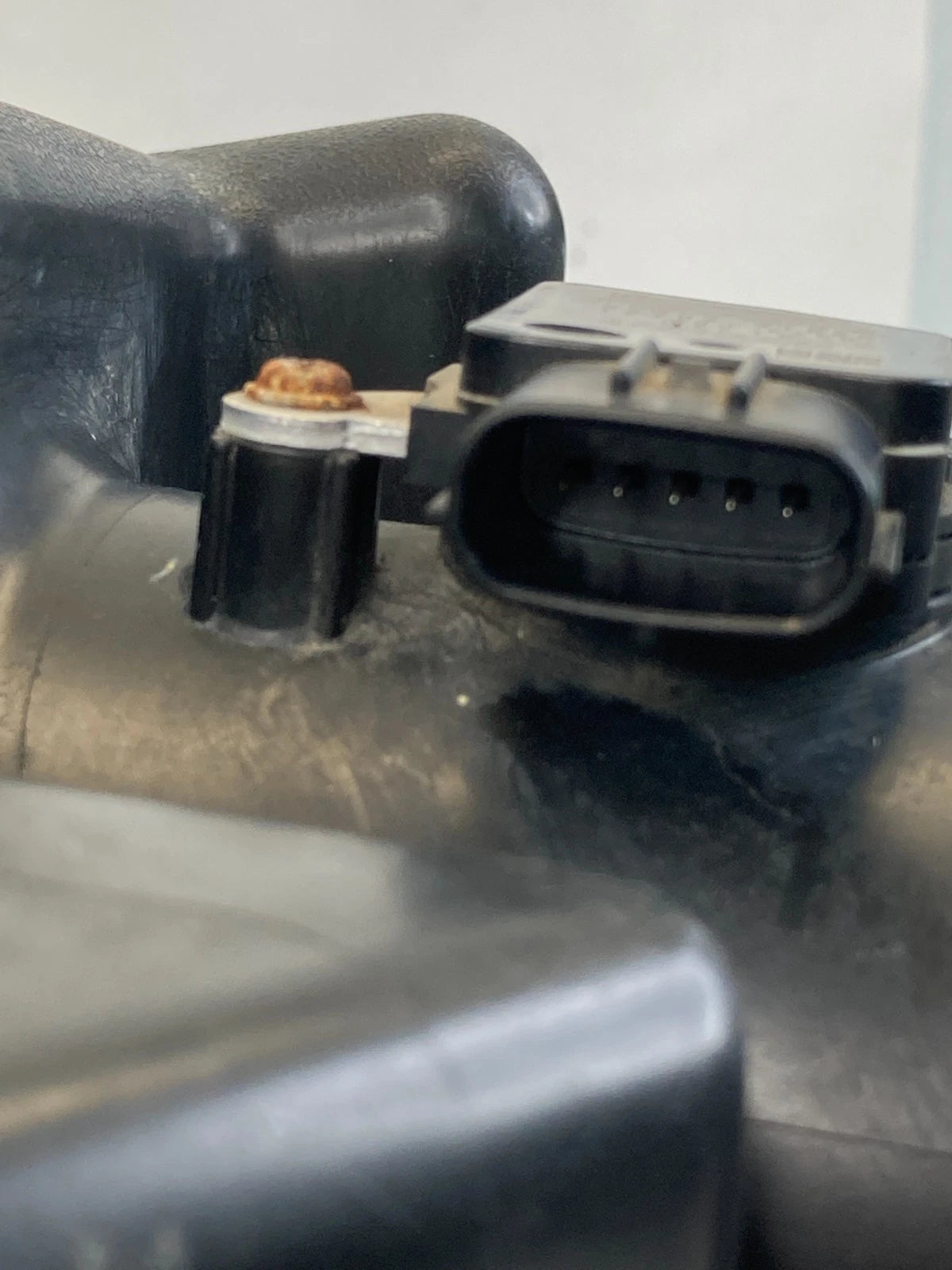 2008-2015 SCION XB AIR INTAKE CLEANER BOX HOUSING FILTER 17701-28180 OEM