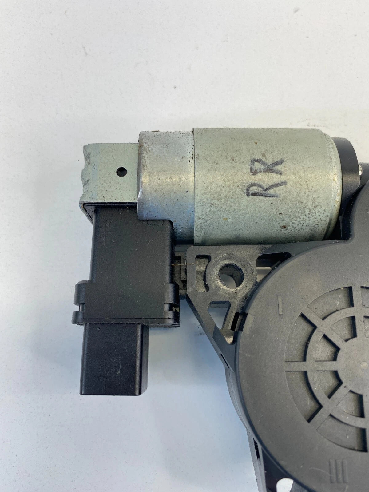 2004-2009 MAZDA 3 MAZDA3 REAR RIGHT SIDE DOOR POWER WINDOW MOTOR G22C5958X OEM
