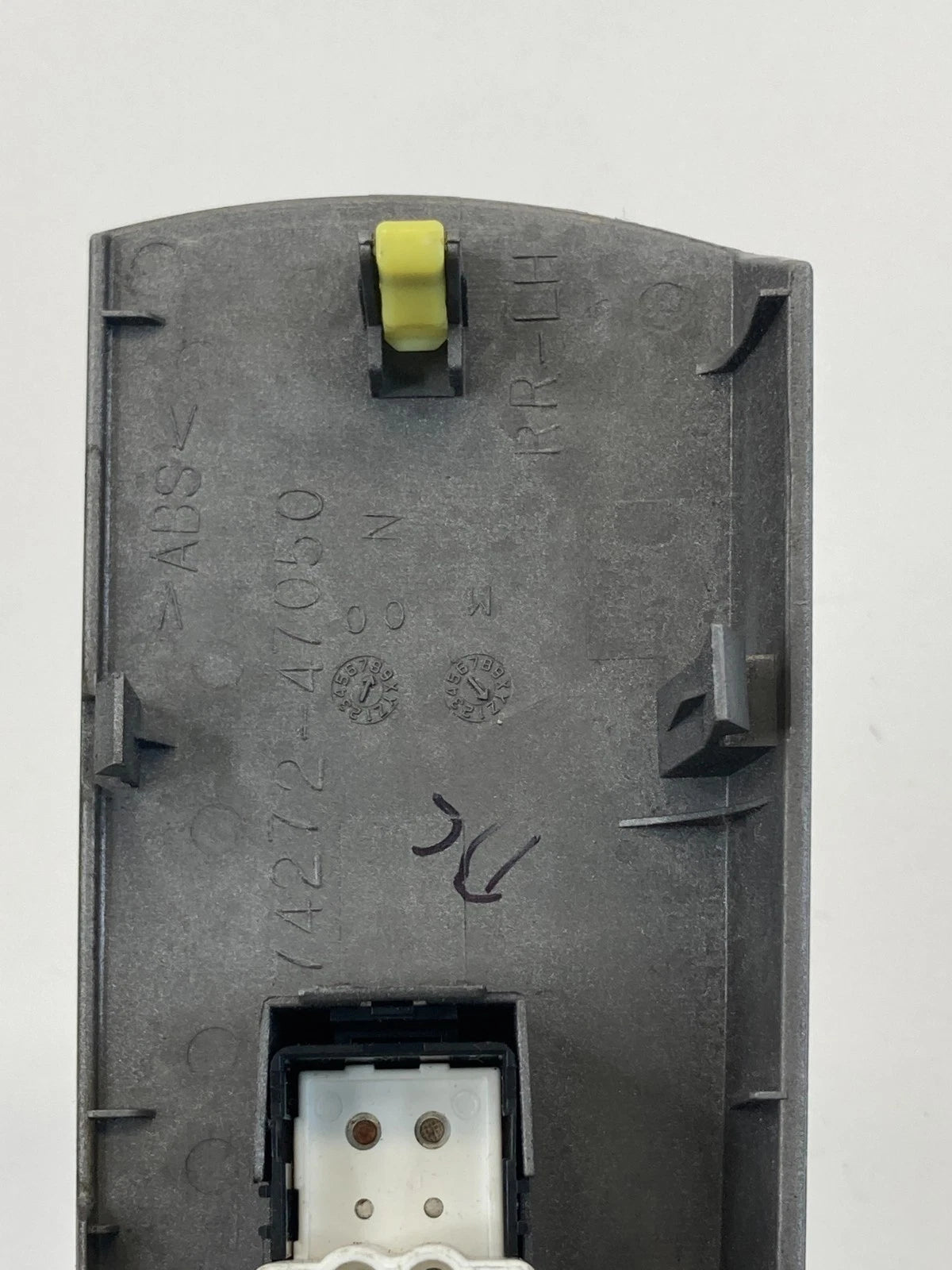 04-09 TOYOTA PRIUS REAR LEFT DOOR WINDOW CONTROL SWITCH COVER BEZEL 74272-47050