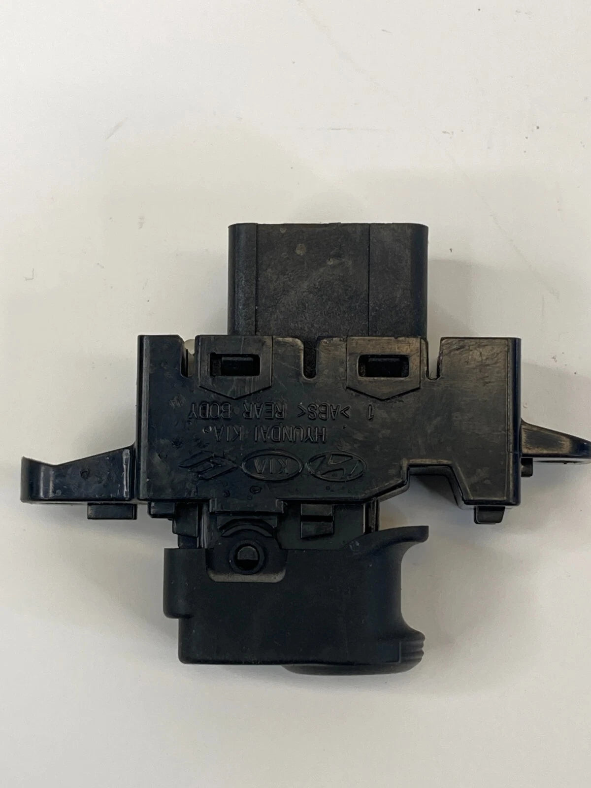 2013-2017 HYUNDAI ACCENT REAR RIGHT SIDE DOOR POWER WINDOW CONTROL SWITCH OEM