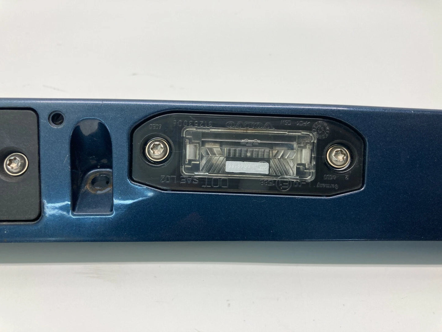 04-07 VOLVO S40 TRUNK LID LICENSE PLATE HANDLE BEZEL TRIM MOLDING 30699681 BLUE