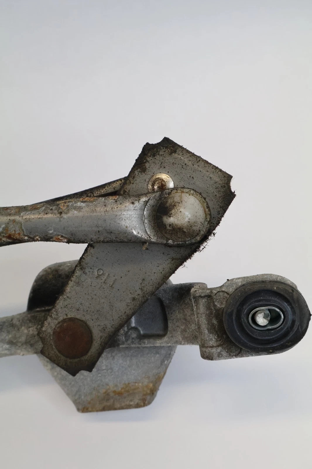 2010-2013 SUZUKI KIZASHI FRONT WINDSHIELD WIPER MOTOR W/ LINKAGE 38110-79J10