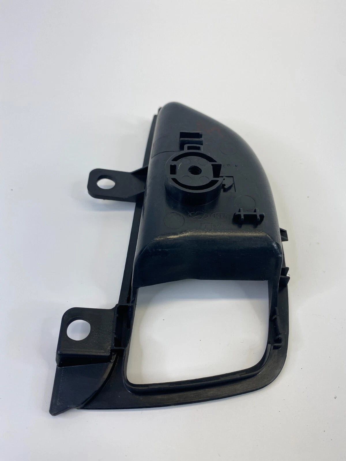 11-16 HYUNDAI ELANTRA REAR RIGHT SIDE INSIDE DOOR HANDLE BEZEL 83621-MD100 OEM