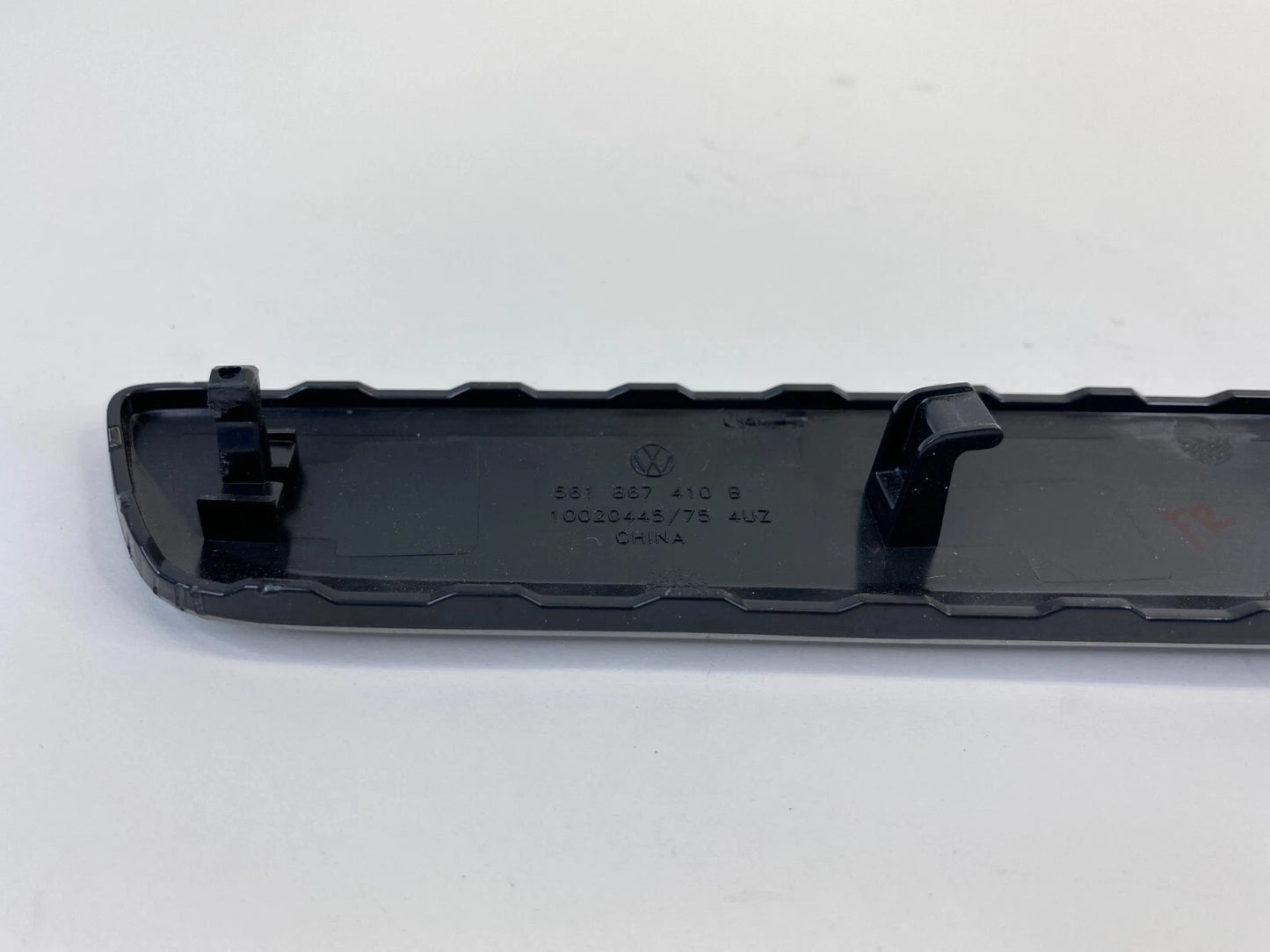 2012-2015 VW VOLKSWAGEN PASSAT FRONT RIGHT DOOR PANEL MOLDING BEZEL 561867410B