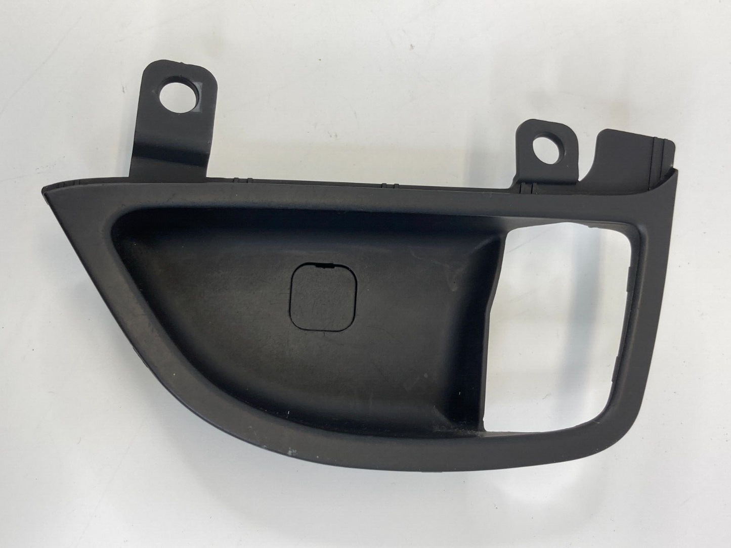 2011-2016 Hyundai Elantra Front Right Side Inside Door Handle Bezel 82621-MD000