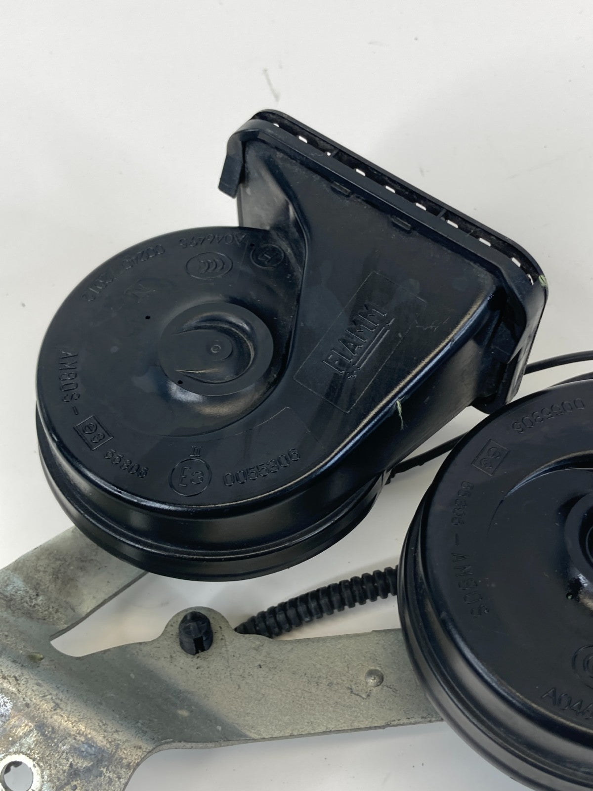 2013-2016 Ford Escape Low & High Horn Note Tone Pitch Alarm Signal E30055306 OEM