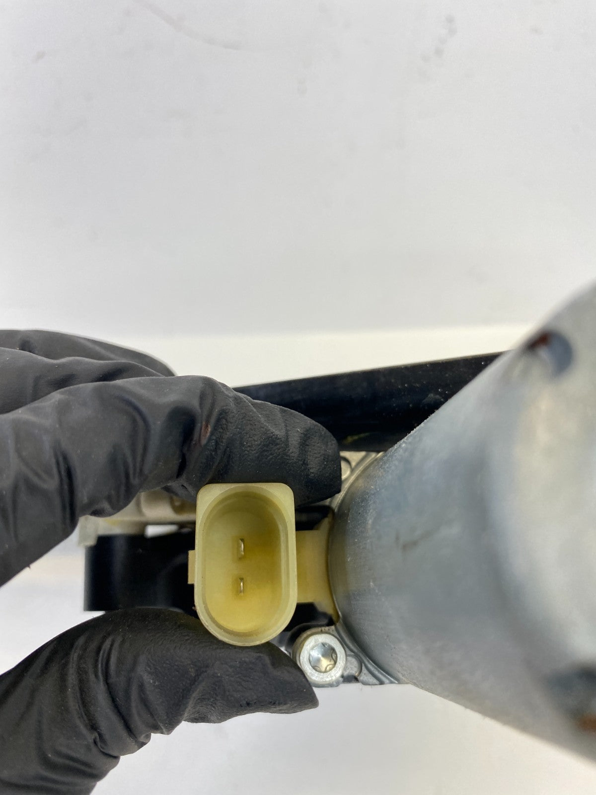 2003-2009 Range Rover Rear Left Side Back Door Window Regulator w /Motor OEM