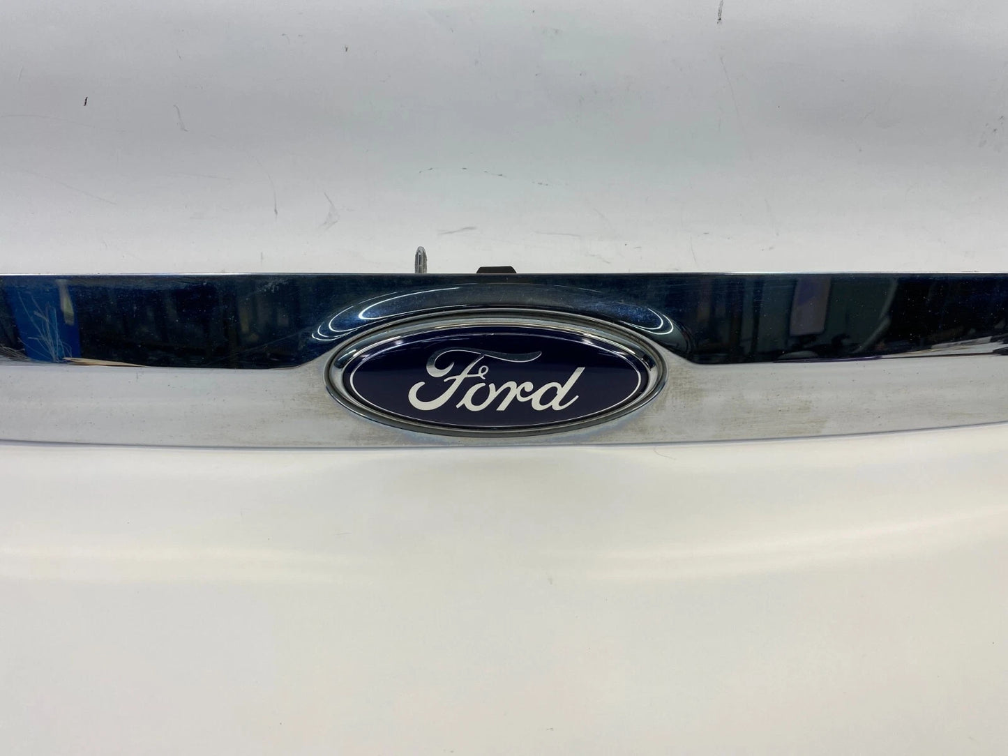 2013-2016 FORD ESCAPE LIFTGATE TAILGATE MOLDING TRIM LICENSE PANEL W/O CAMERA