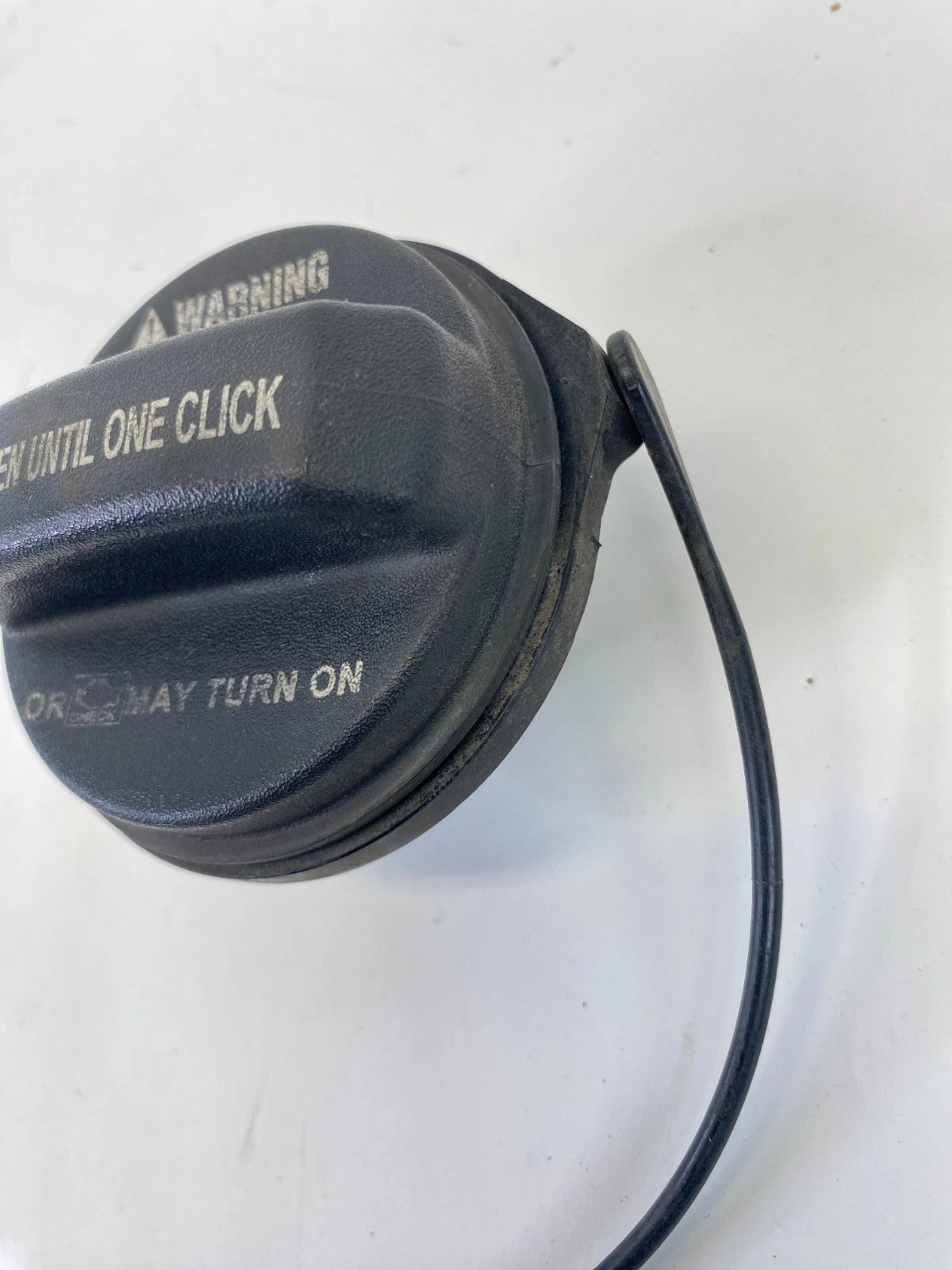 2006-2022 HYUNDAI ACCENT FUEL GAS TANK FILLER CAP WITH TETHER UNIT OEM FACTORY
