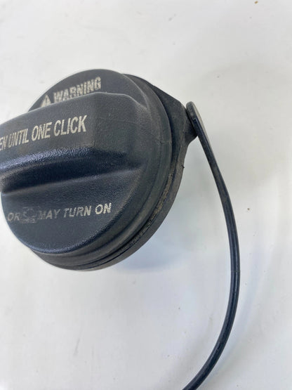 2006-2022 HYUNDAI ACCENT FUEL GAS TANK FILLER CAP WITH TETHER UNIT OEM FACTORY
