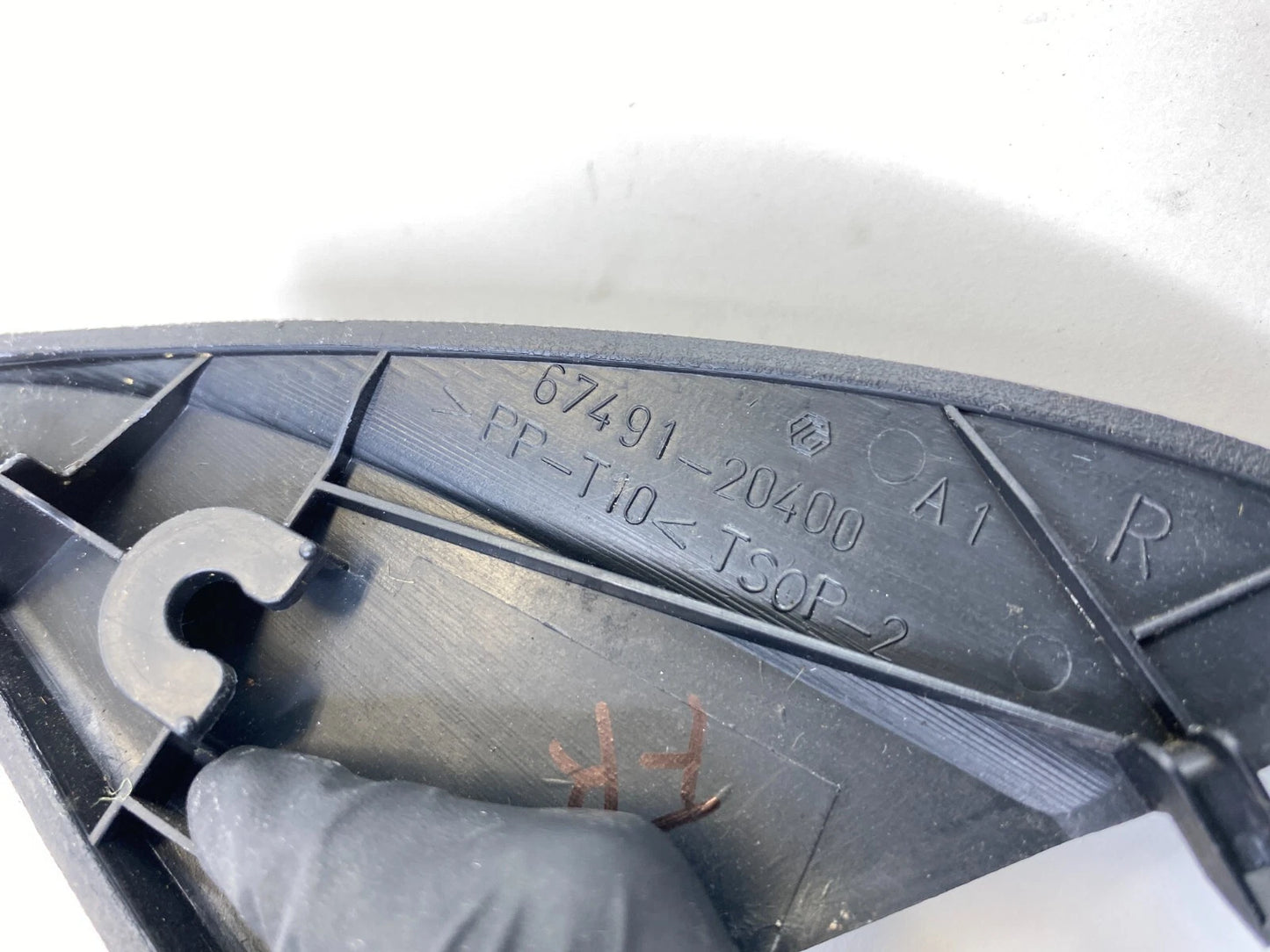 2000-2005 TOYOTA CELICA FRONT RIGHT INNER CORNER COVER TRIM 67491-20400 OEM