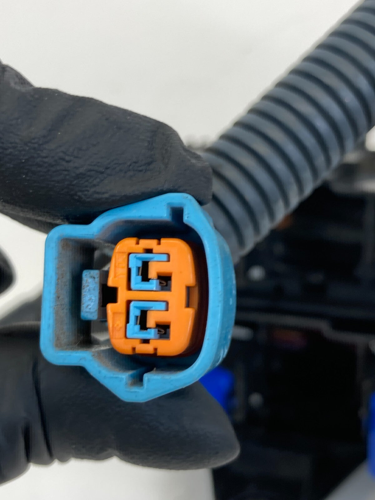 2001-2004 Nissan Pathfinder 3.5L Engine Bay Left Side Relay Box Fusebox 71543079