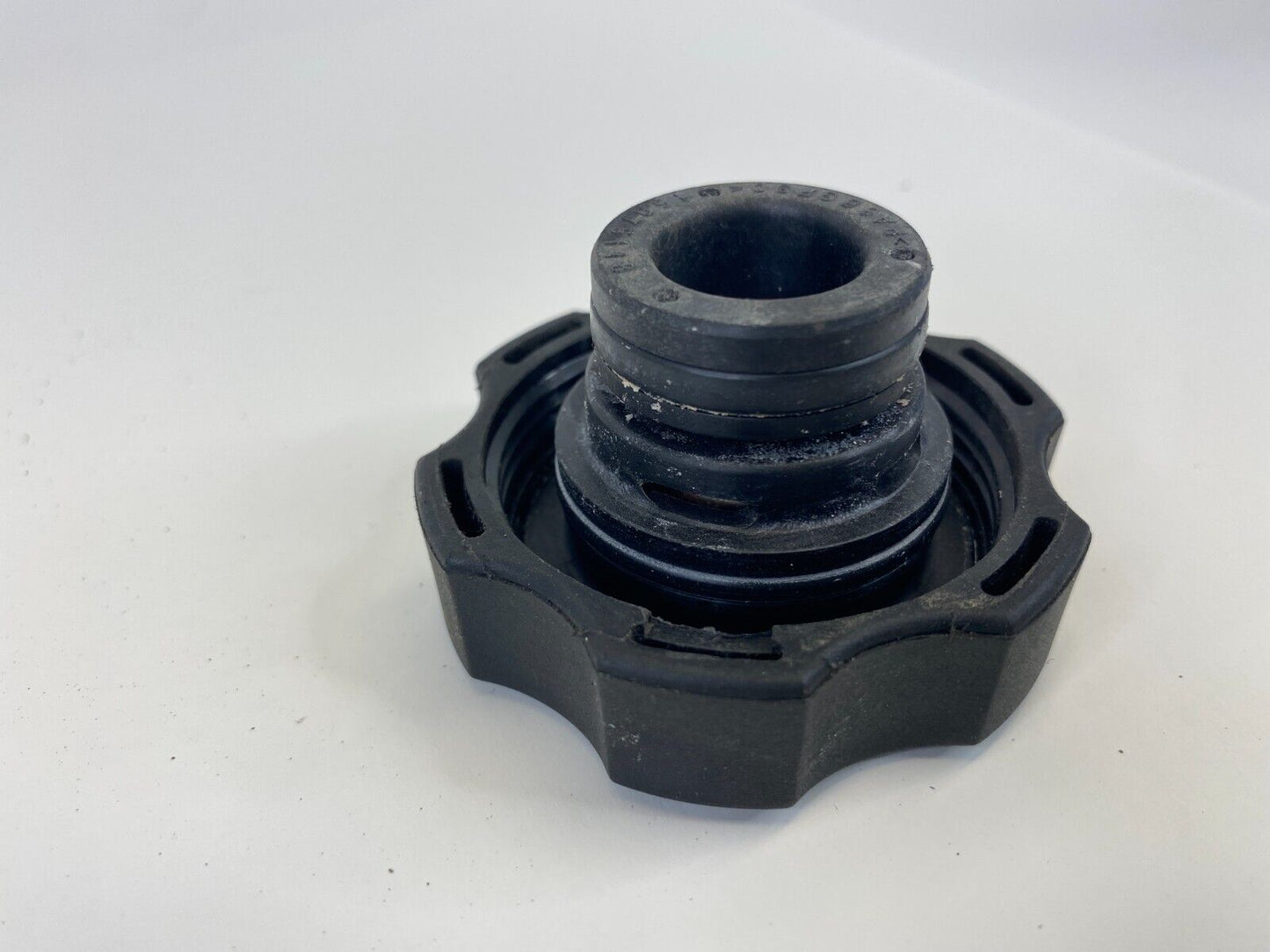 2005-2017 Chevrolet Equinox 2.4L L4 16V Radiator Coolant Reservoir Cap 15075118