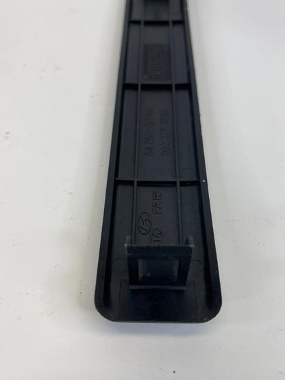 05-09 HYUNDAI TUCSON RIGHT PASSENGER SIDE FLOOR CARPET PROTECTOR TRIM 842682F500