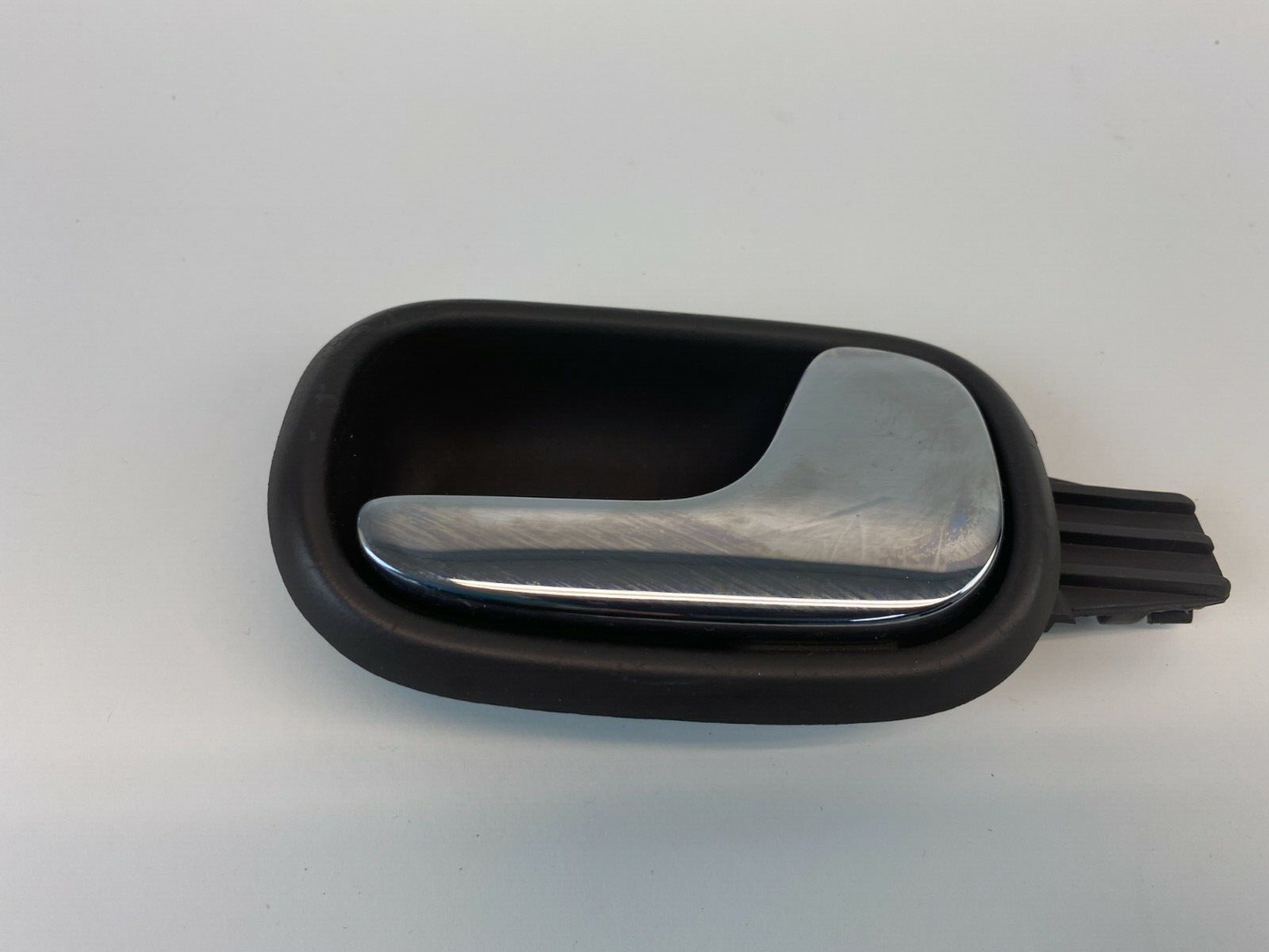 2000 2001 Audi A4 Sedan Inner Rear Right Passenger Side Door Handle 8D0839020