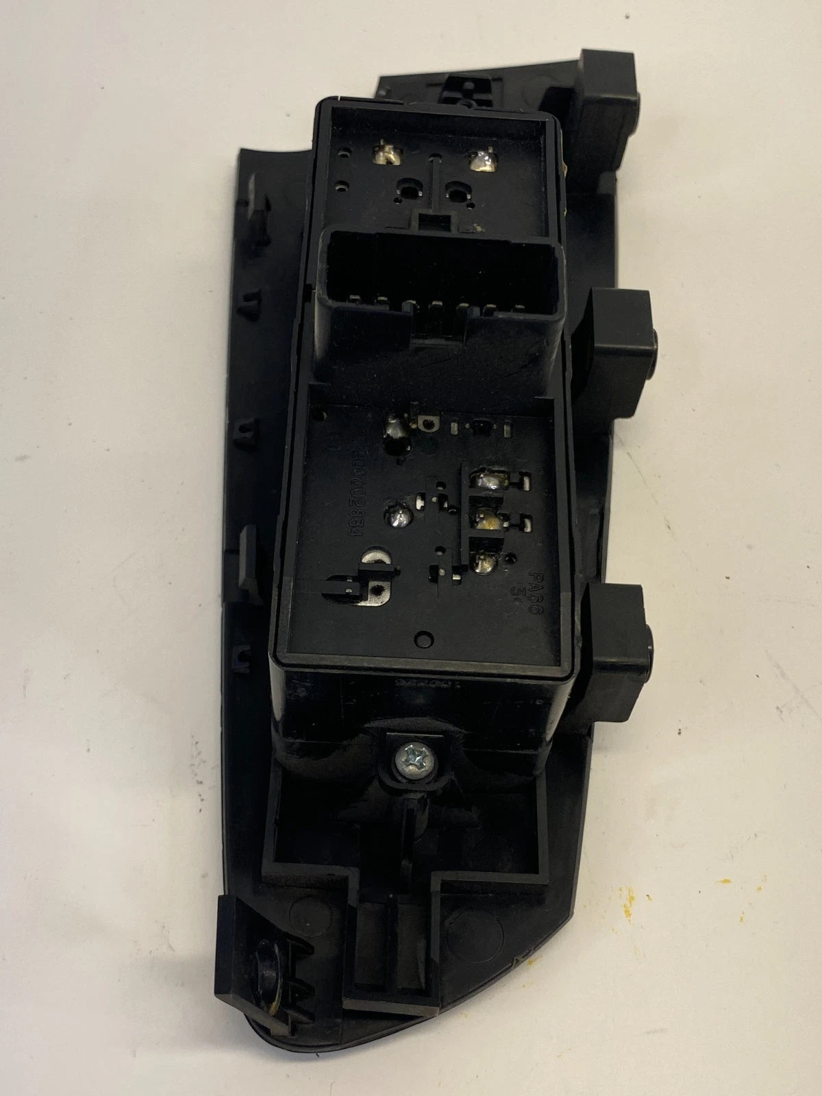 2010-2013 KIA FORTE SEDAN FRONT RIGHT SIDE POWER WINDOW CONTROL SWITCH W/ BEZEL