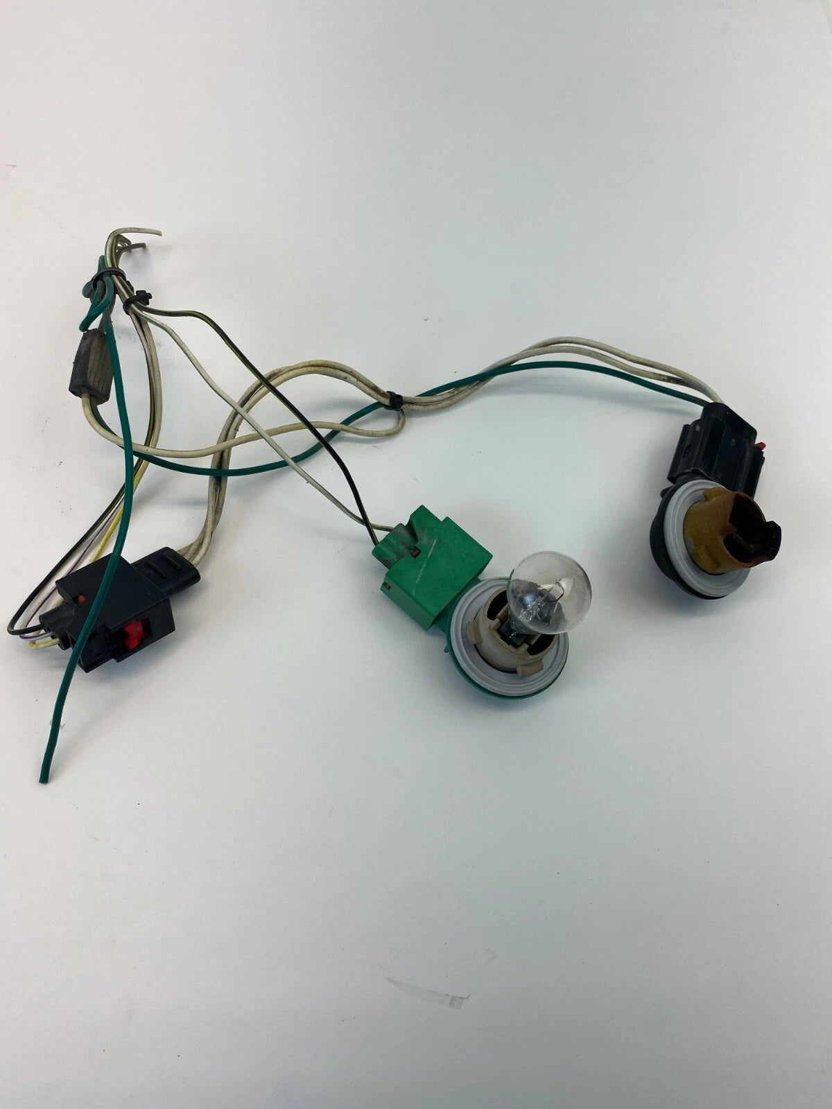 2010 CHRSYLER TOWN & COUNTRY REAR WIRING HARNESS TAIL LIGHT TAILLIGHT ASSY OEM