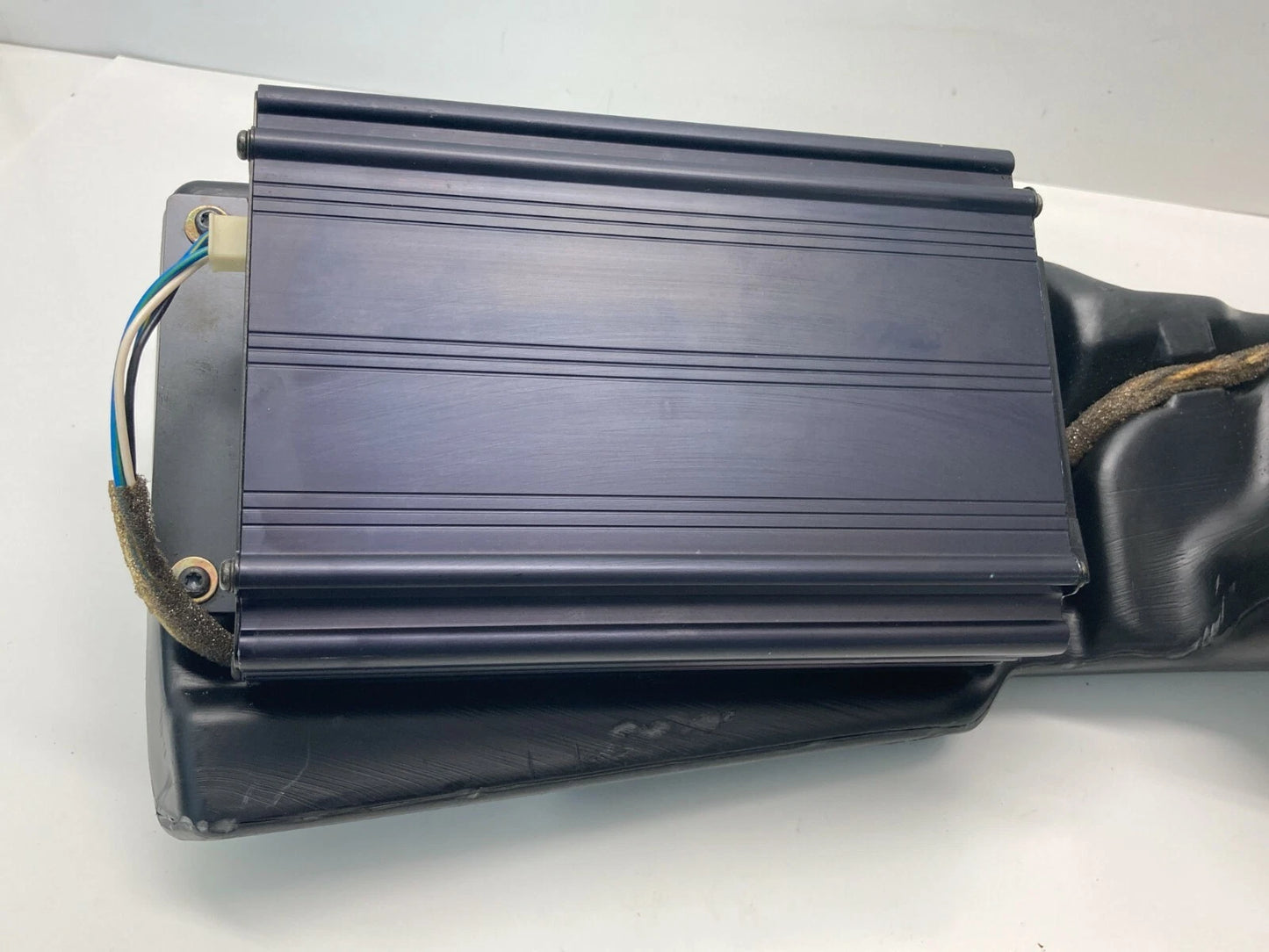 2000-2004 AUDI A6 REAR TRUNK BOSE SUBWOOFER BASS SPEAKER AUDIO AMP 4B5035382A