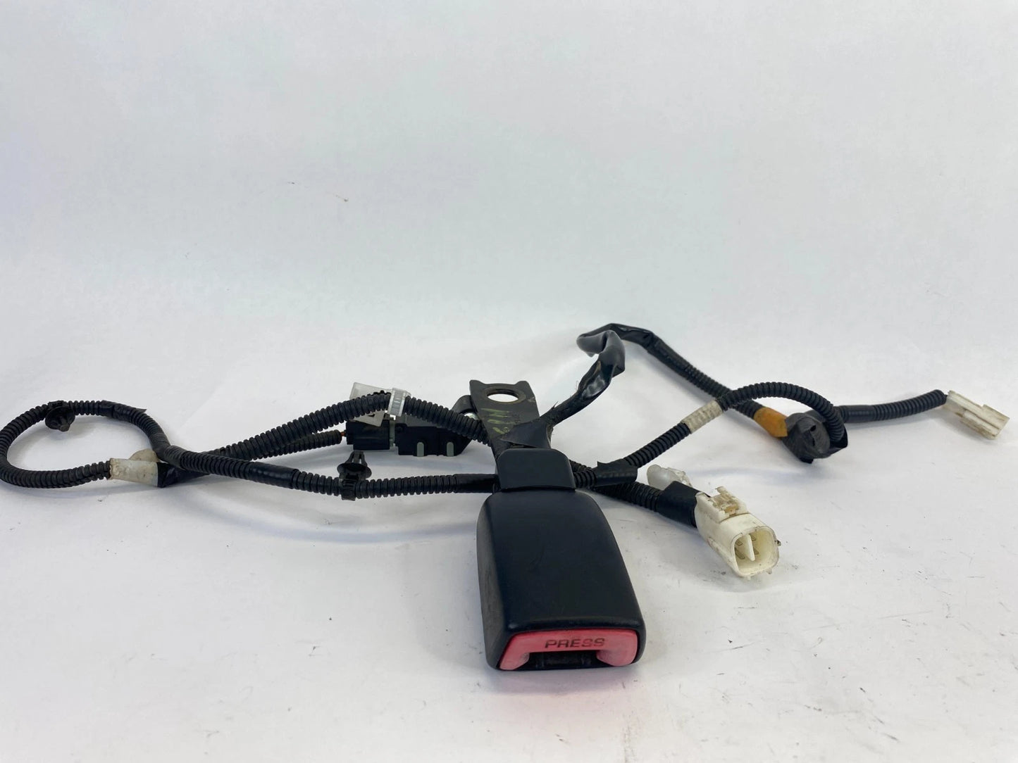 2006-2008 LEXUS IS250 IS350 FRONT RH PASSENGER SEAT BELT BUCKLE RECE E034501 OEM