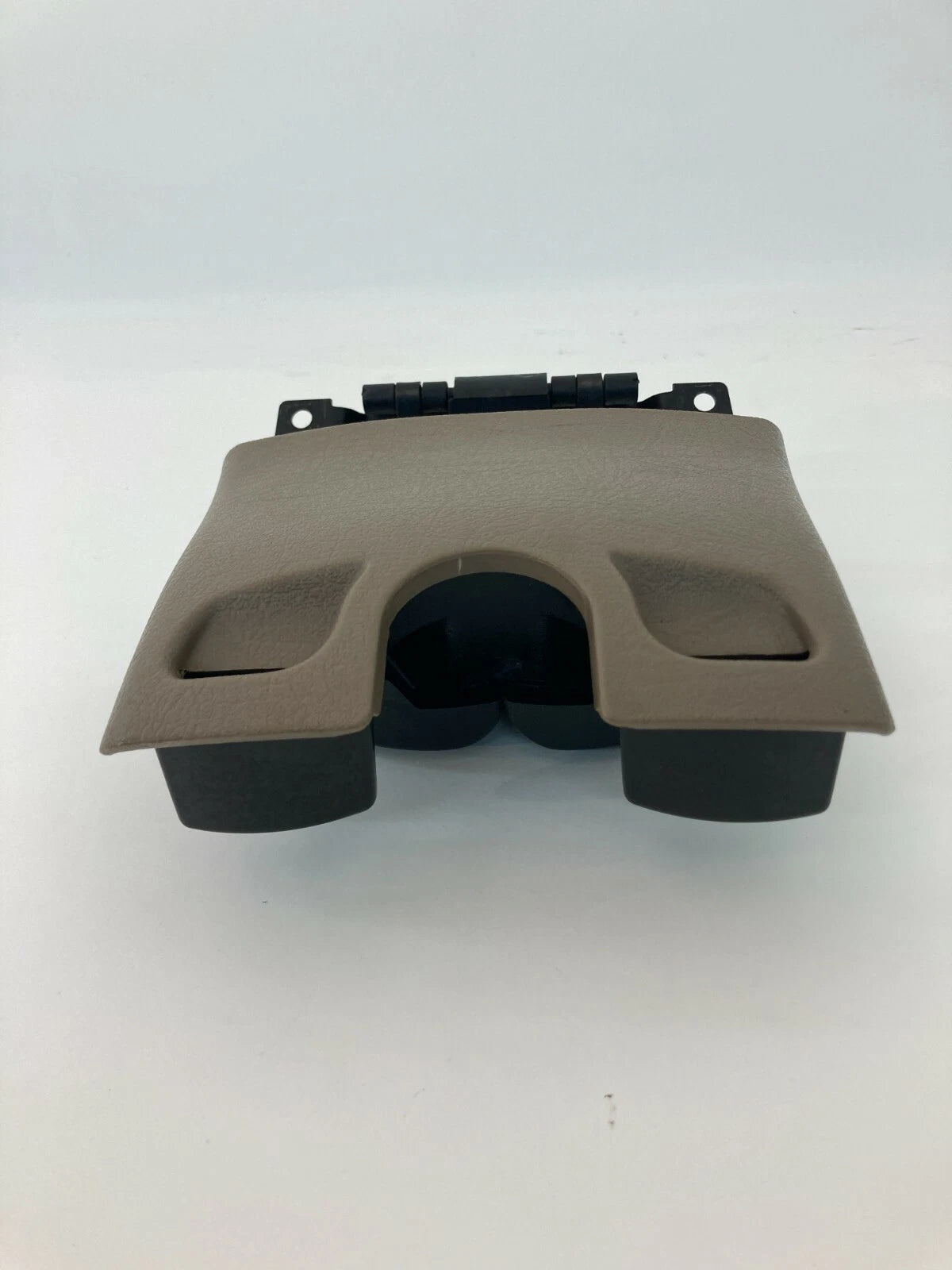 2004 04 ISUZU ASCENDER 02-09 CHEVY TRAILBLAZER REAR CENTER CONSOLE CUP HOLDER