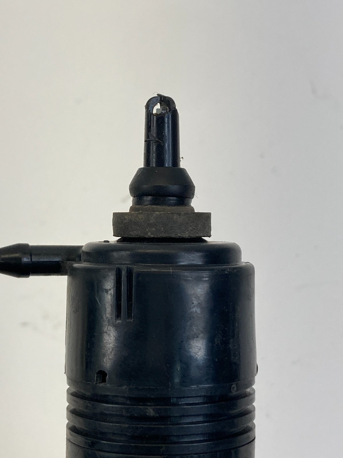 04 05 06 07 08 09 Cadillac SRX XLR Rear Winshield Wiper Washer Pump OEM