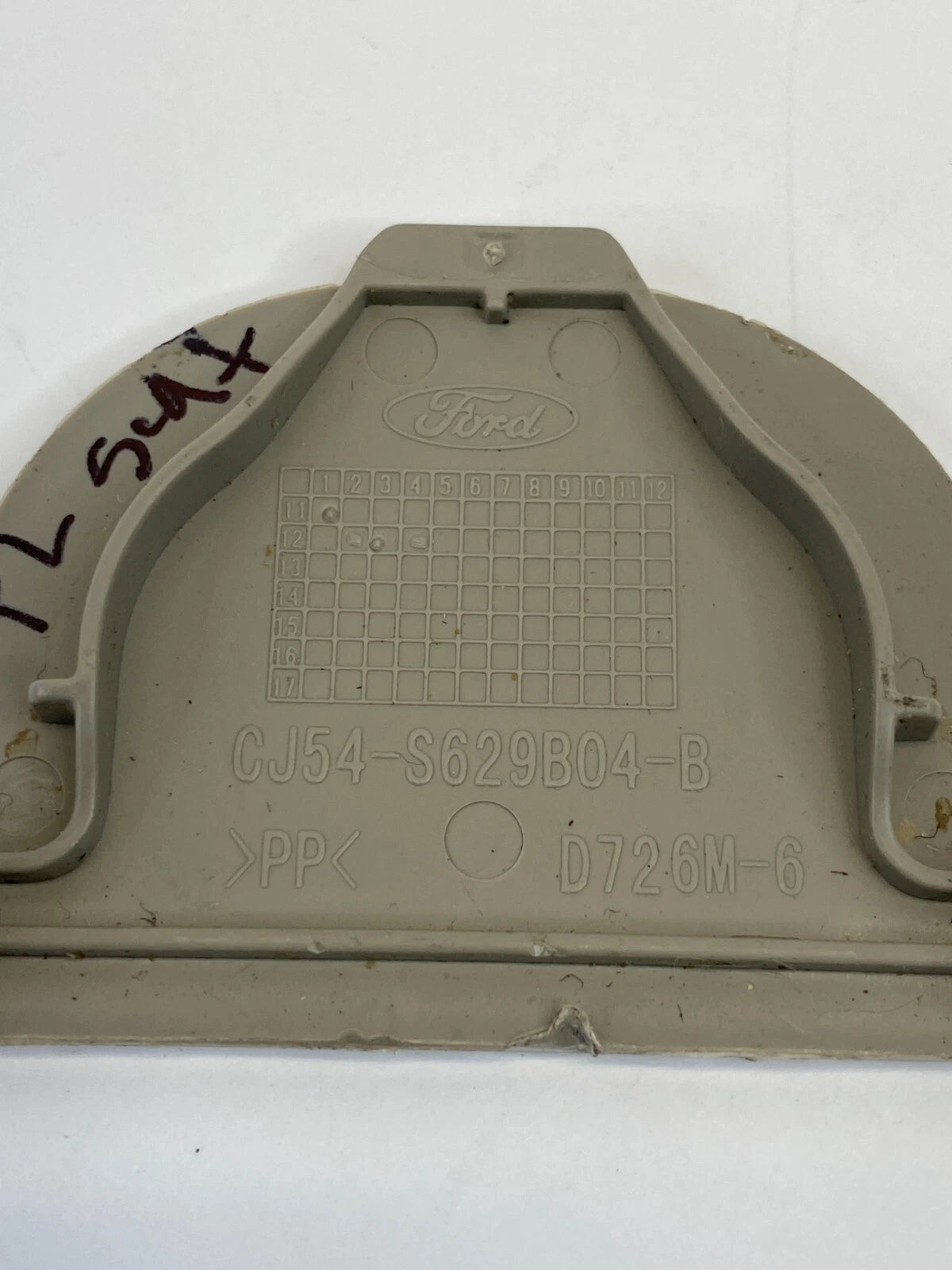13-19 FORD ESCAPE FRONT LEFT SEAT TRACK COVER CAP INSERT TRIM CJ54-S629B04-B OEM