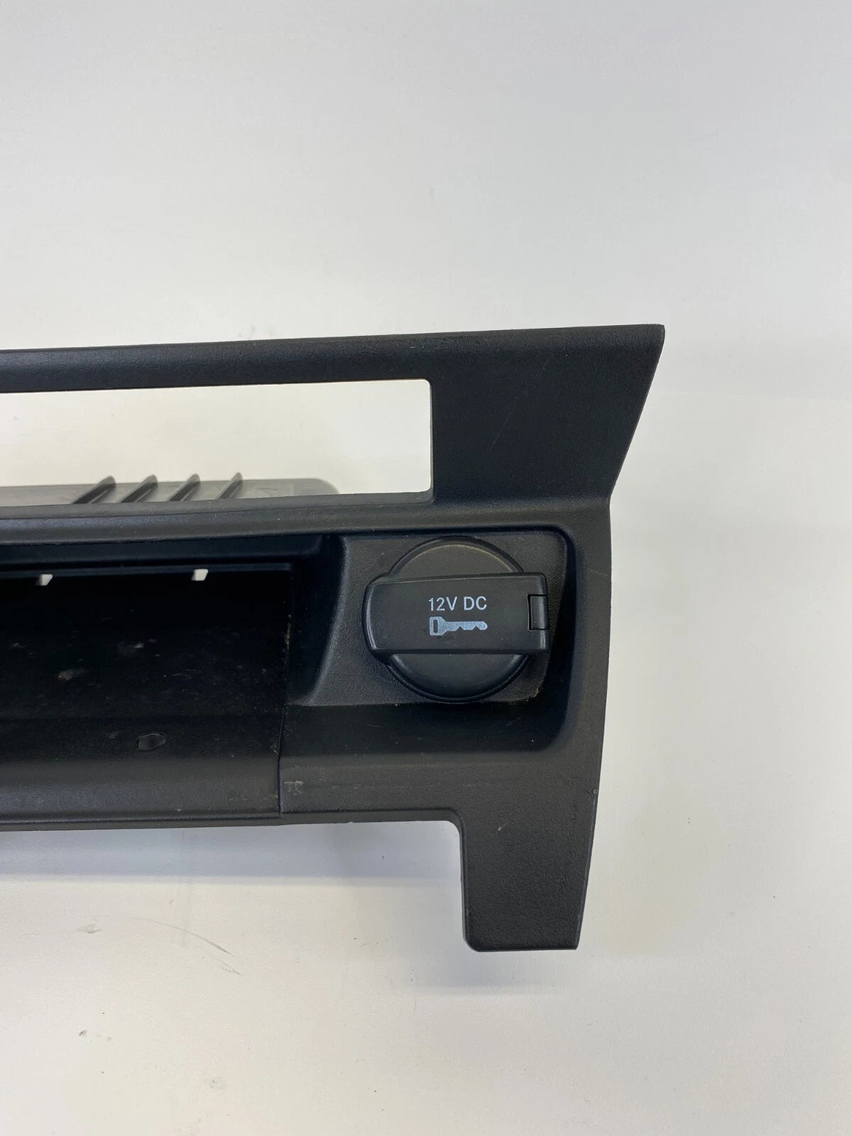 2010-2012 DODGE CALIBER CENTER FRONT CENTER DASH COMPARTMENT W/ POWER OUTLET OEM