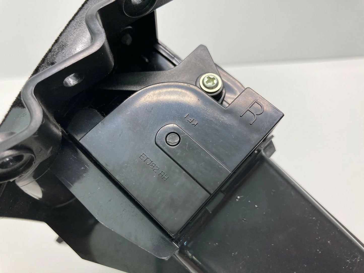 06-10 HYUNDAI AZERA CENTER DASH ASHTRAY ASH TRAY COMPARTMENT 84745-3L100 OEM