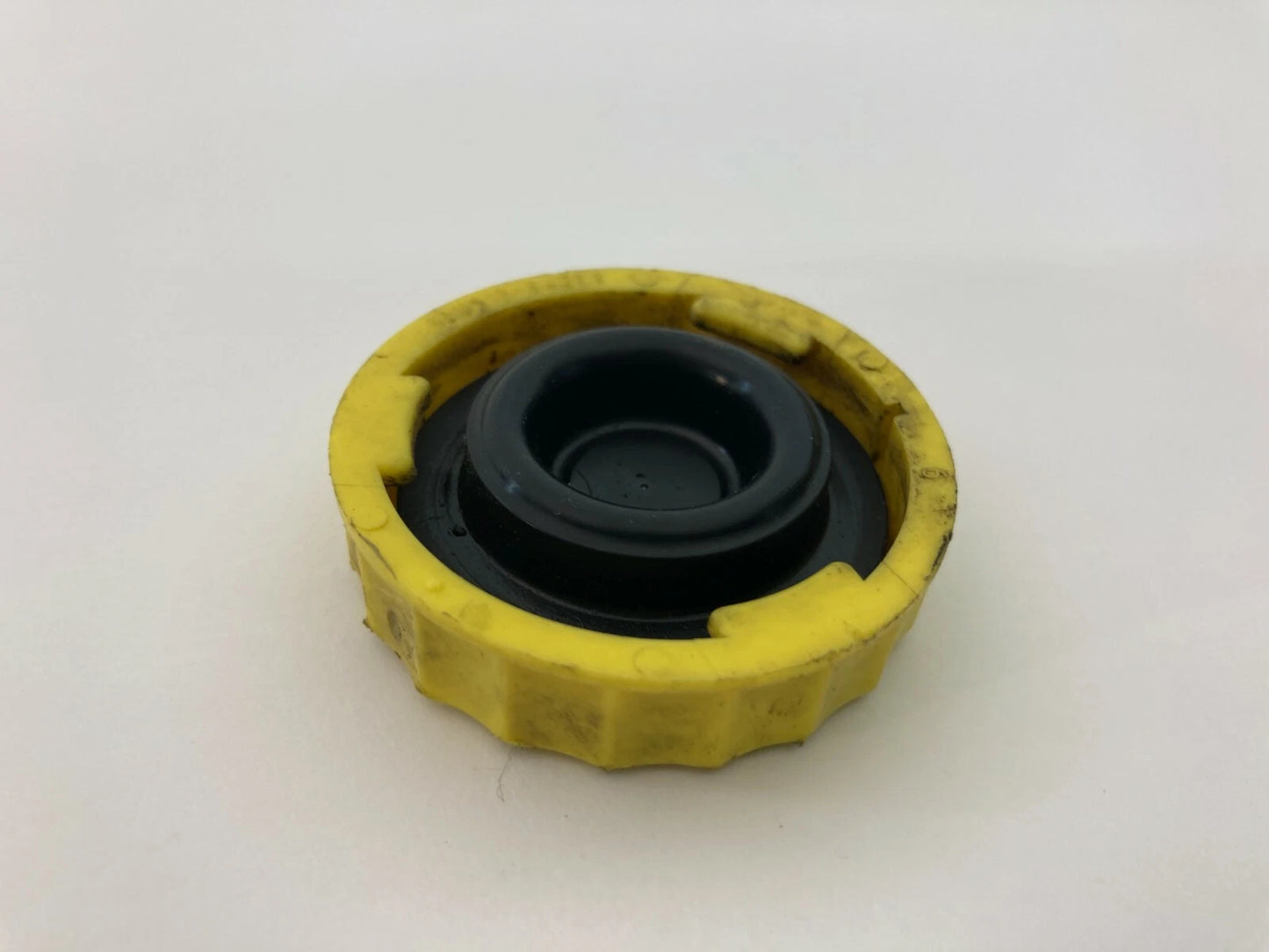 2004-2008 CHRYSLER PACIFICA BRAKE MASTER CYLINDER RESERVOIR FLUID CAP COVER OEM