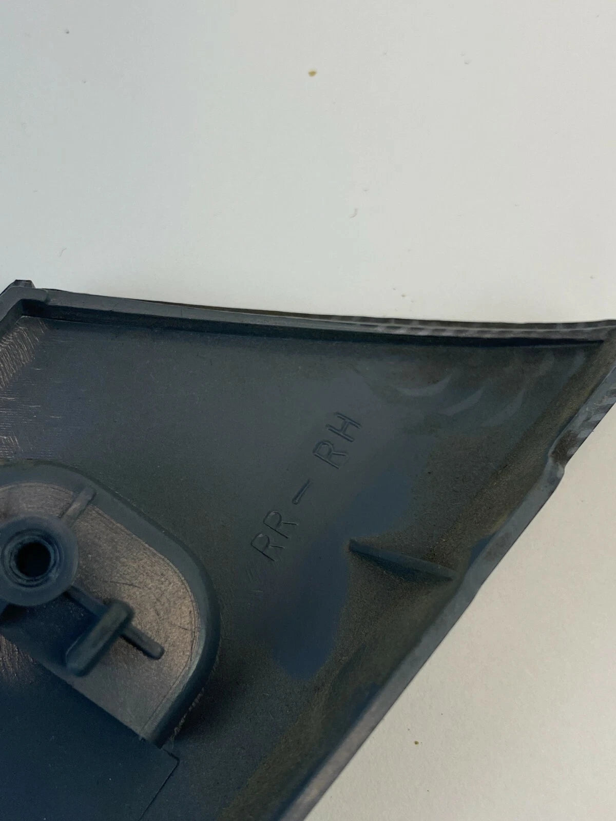 2008-2010 SATURN VUE REAR RIGHT INNER DOOR APPLIQUE COVER BEZEL MOLDING 96662256