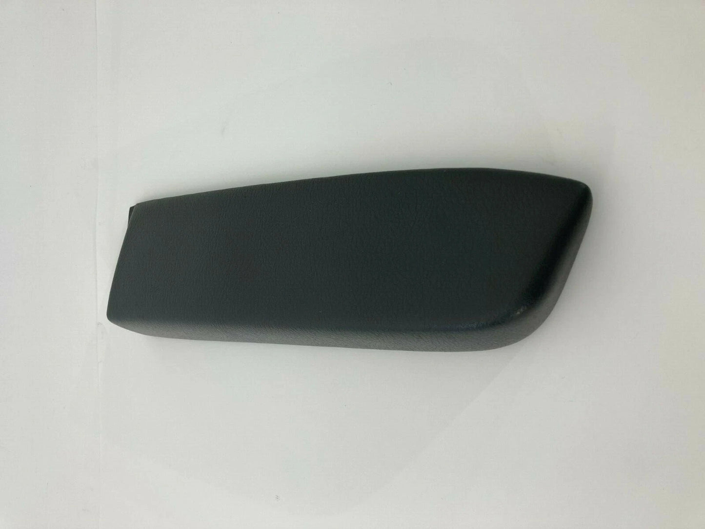 2003 KIA SORENTO REAR RIGHT SIDE DOOR PANEL ARMREST ARM REST OEM