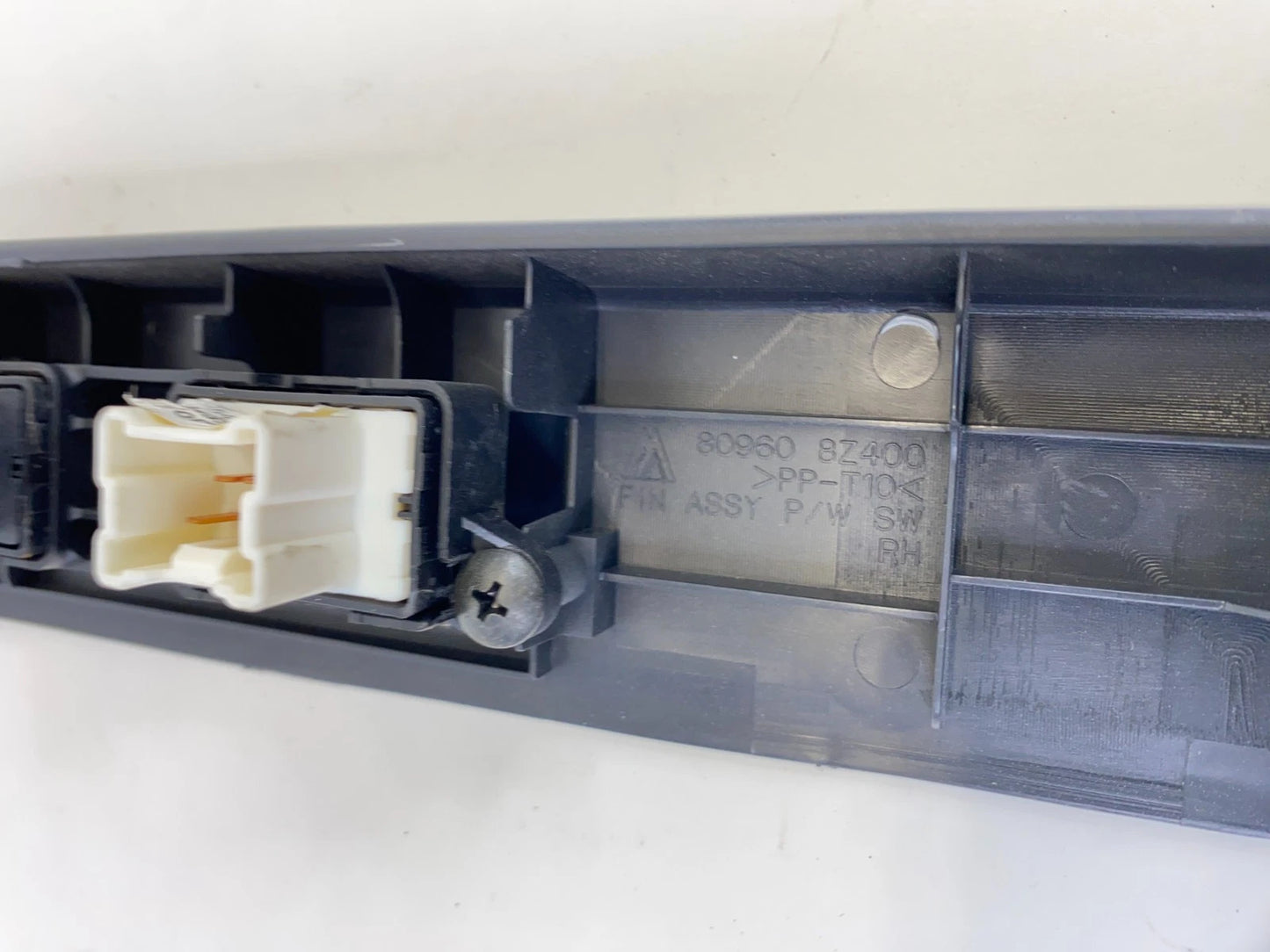 2000-2004 NISSAN XTERRA FRONT RIGHT WINDOW CONTROL SWITCH W/ BEZEL OEM