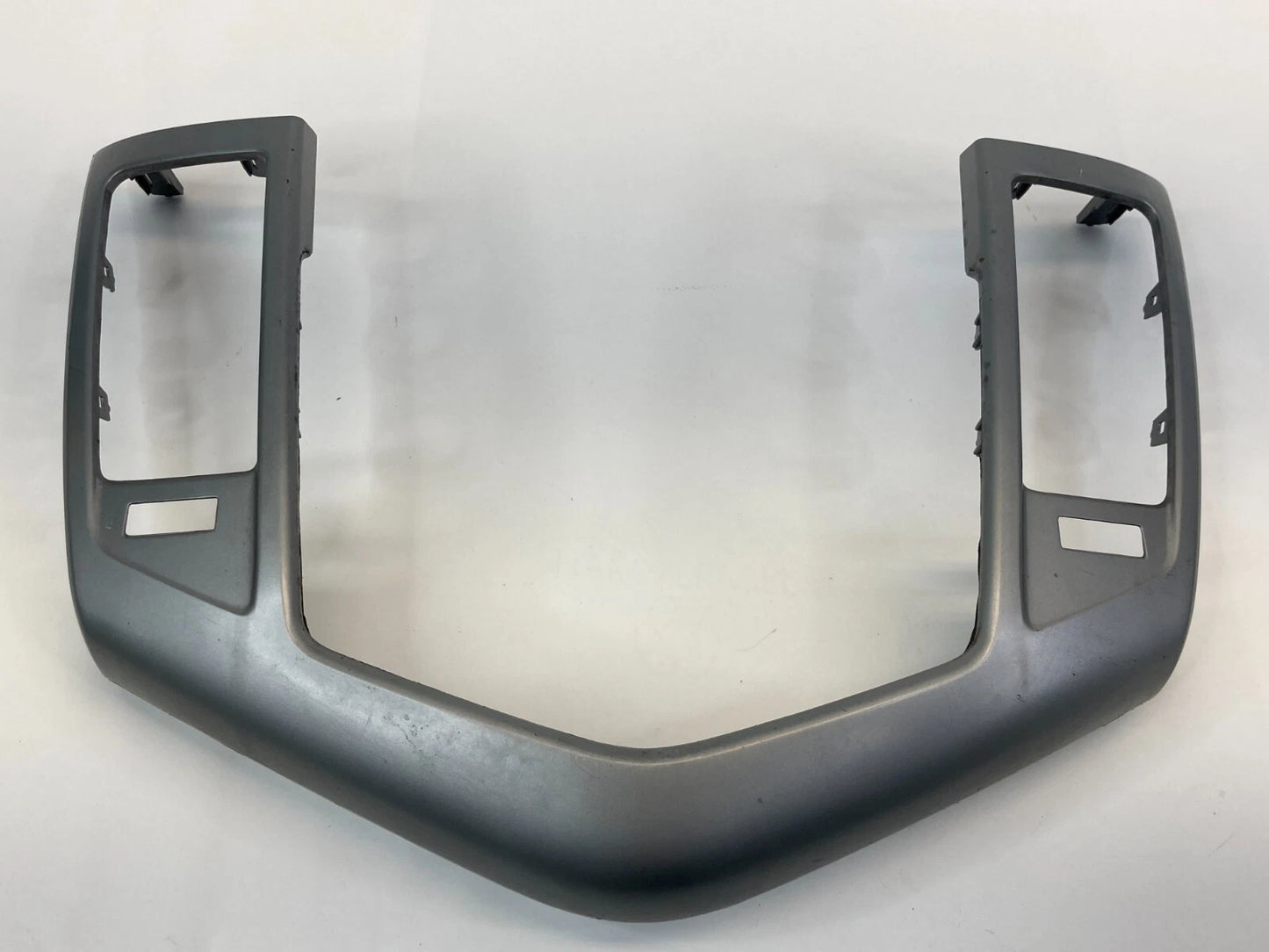 2011-2016 CHEVROLET CRUZE DASH RADIO SURROUND COVER TRIM BEZEL OEM 94567907
