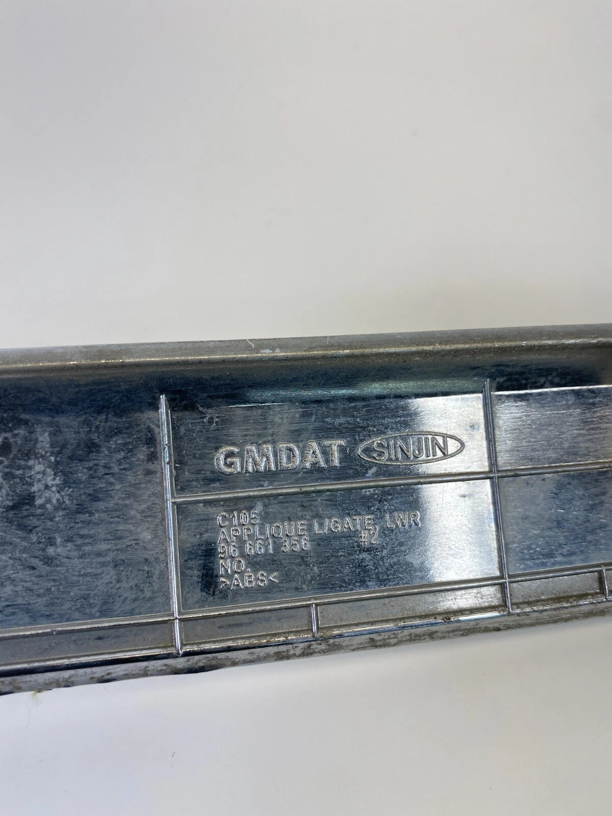 2008-2010 SATURN VUE REAR TRUNK LOWER LIFTGATE APPLIQUE TRIM CHROME 96661356 OEM