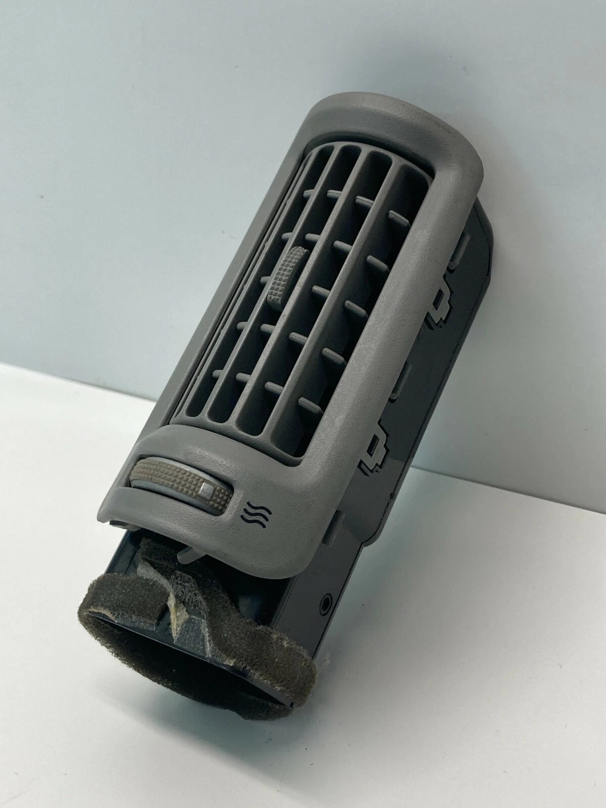 07-09 HYUNDAI SANTA FE REAR LEFT CENTER PILLAR AC AIR VENT GRILLE OEM 970502B000