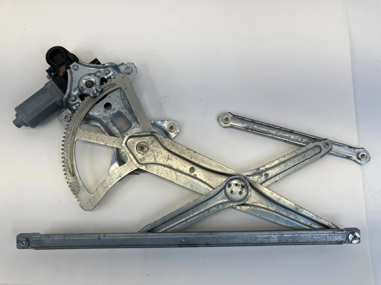 03-08 TOYOTA COROLLA FRONT RIGHT DOOR WINDOW REGULATOR W/ MOTOR 85710-AA050